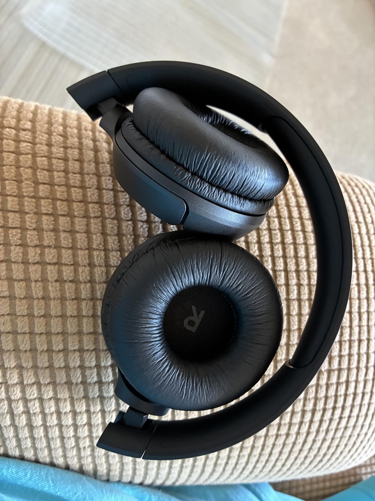 JBL Tune 510BT - Bluetooth headphones with up to 40 hours battery, microphone for call, foldable and comfortable, Android and iOs compatible (Black) Customer Review JBL Tune 510BT - Bluetooth headphones with up to 40 hours battery, microphone for call, foldable and comfortable, Android and iOs compatible (Black) - Customer Photo 1