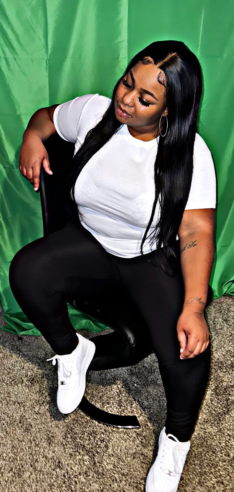 Green Screen Backdrop Kit, 5 x 6.5 ft Portable Chromakey Green Screen with T-Shaped Stand & Carrying Bag & 5 Clamps, Greenscreen Background for Streaming, Gaming, Zoom - Customer Photo 1