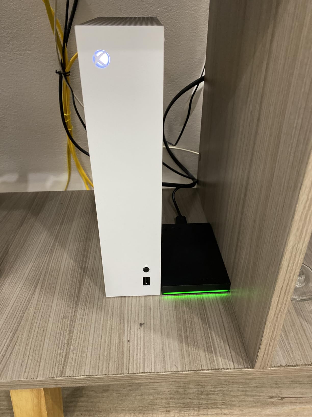 Seagate Game Drive for Xbox 2TB External Hard Drive Portable HDD - USB 3.2 Gen 1, Black with built-in green LED bar , Xbox Certified, 3 year Rescue Services (STKX2000400) - Customer Photo 3