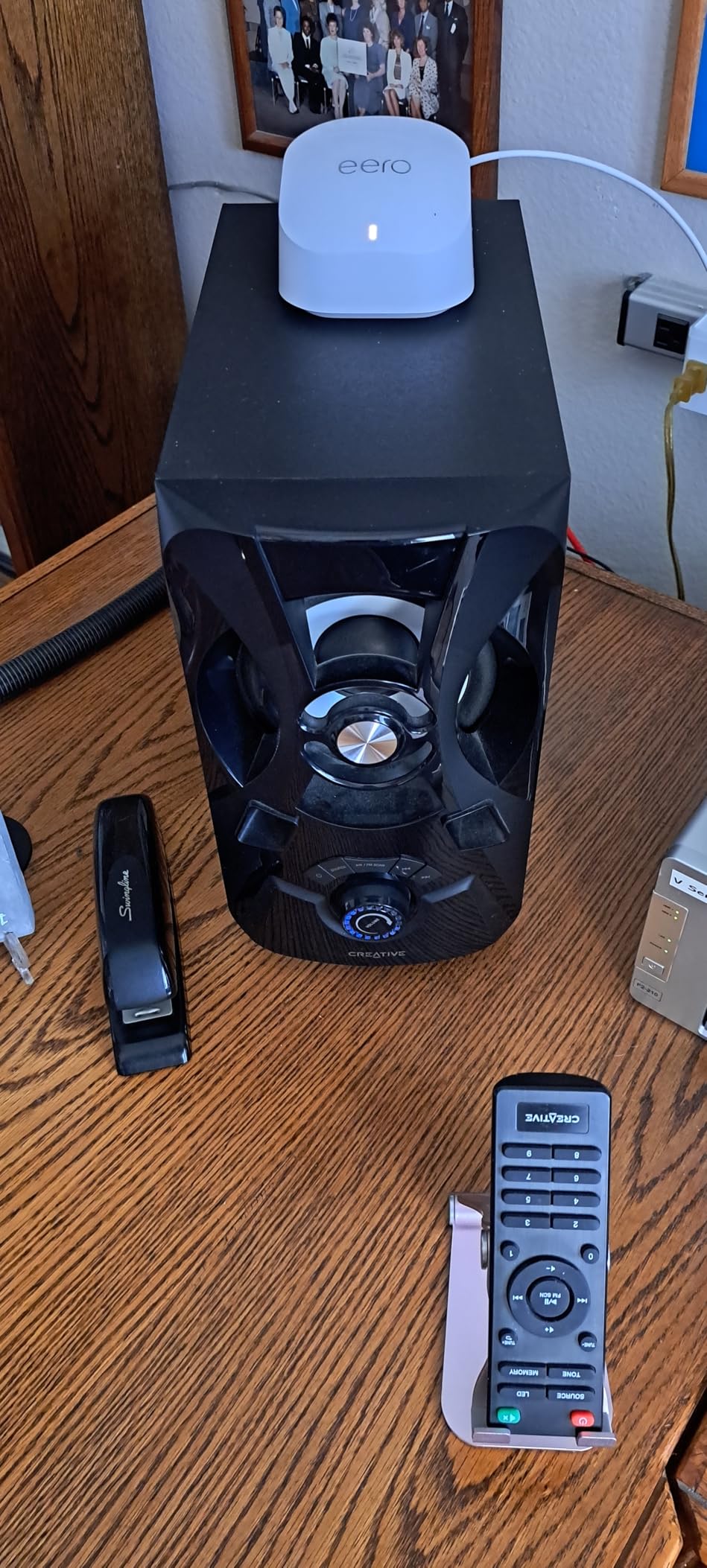 Amazon eero 6+ mesh wifi system - Supports internet plans up to a Gigabit, Coverage up to 4,500 sq. ft., Connect 75+ devices, 3-pack - Customer Photo 2