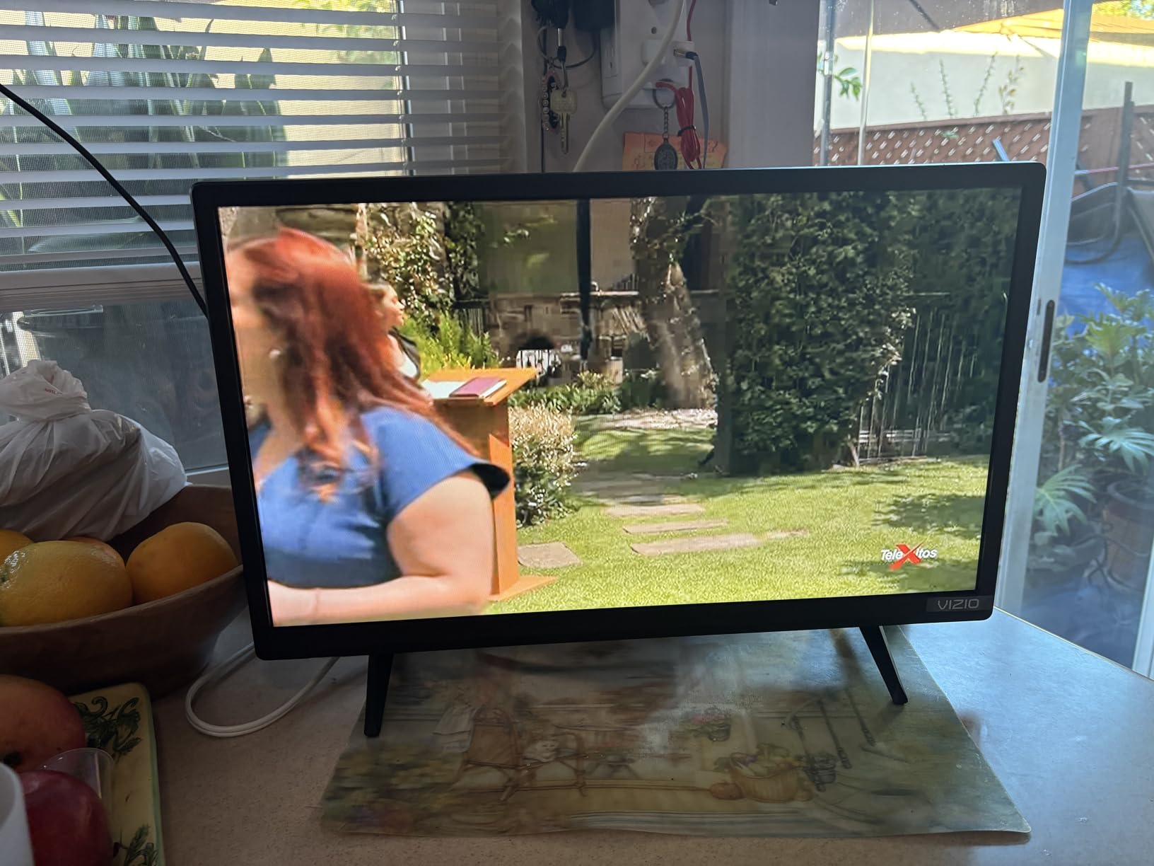 VIZIO 24-inch D-Series Full HD 1080p Smart TV with Apple AirPlay and Chromecast Built-in, Alexa Compatibility, D24f-J09, 2022 Model - Customer Photo 2