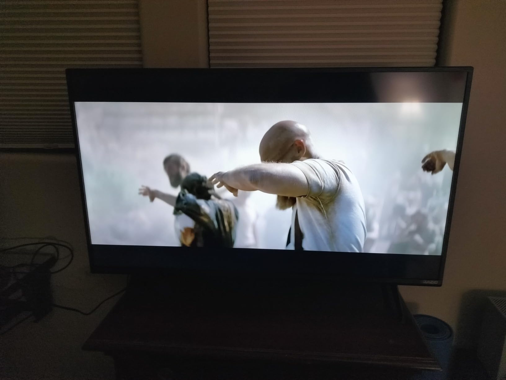 VIZIO 24-inch D-Series Full HD 1080p Smart TV with Apple AirPlay and Chromecast Built-in Customer Review VIZIO 24-inch D-Series Full HD 1080p Smart TV with Apple AirPlay and Chromecast Built-in - Customer Photo 3