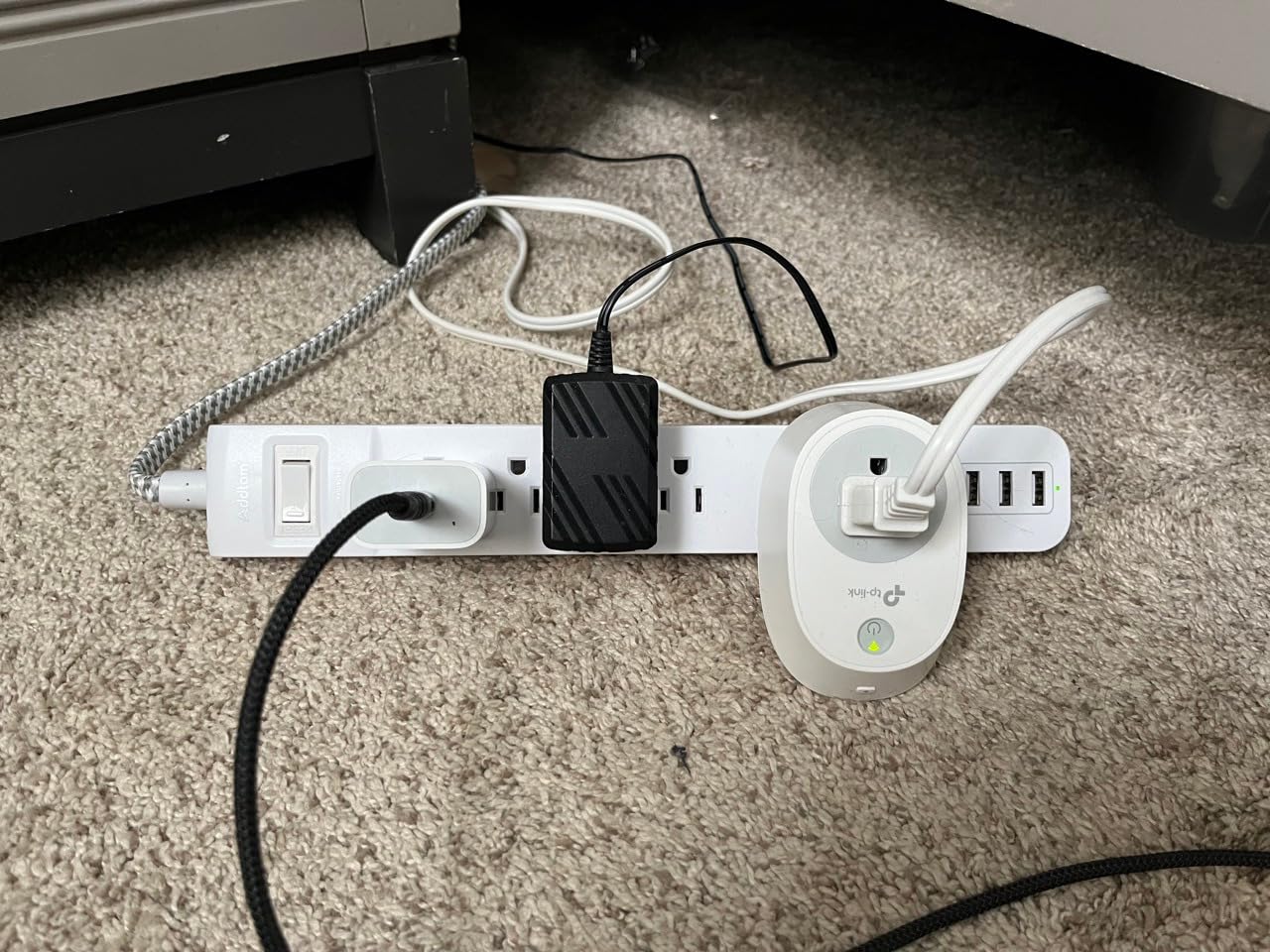 2 Pack Power Strip Surge Protector - 5 Widely Spaced Outlets 3 USB Charging Ports, 1875W/15A with 5Ft Braided Extension Cord, Flat Plug, Overload Surge Protection, Wall Mount for Home Office,White - Customer Photo 2