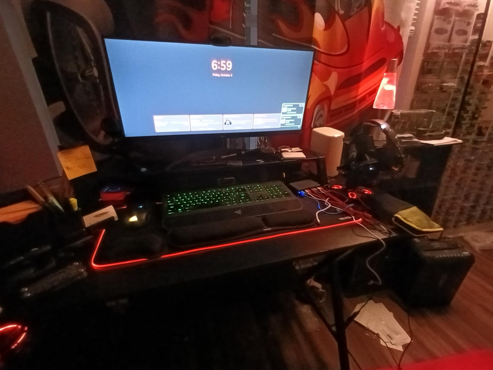 RGB Large Gaming Mouse Pad with 4Port USB Hub and 13Lighting Modes, Computer Keyboard Mouse Pad, Oversize Anti-Slip Rubber Base Mouse Mat for Computer PC Games (31.5 x 11.81 in Black,0.15in Thick) - Customer Photo 2