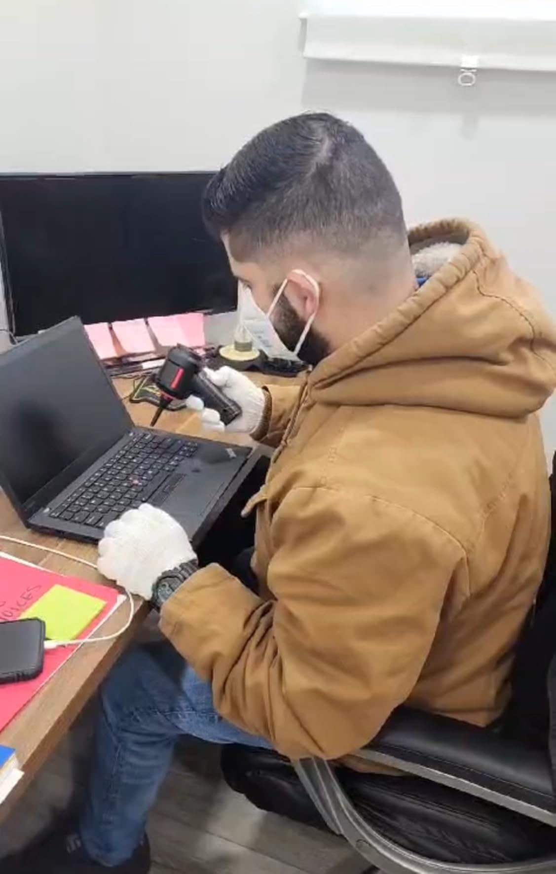 PeroBuno Computer Vacuum Cleaner - Air Duster - for Keyboard Cleaning - Cordless Canned Air - Powerful - Energy - Efficient - Compressed - Customer Photo 1