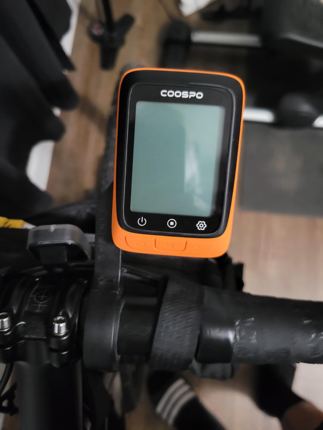 COOSPO Bike Computer Wireless GPS, Cycling Computer GPS Bike Tracker with Bluetooth/ANT+, Waterproof Bicycle Computer GPS Speedometer with Auto Backlight, 2.4 inch LCD Display - Customer Photo 2