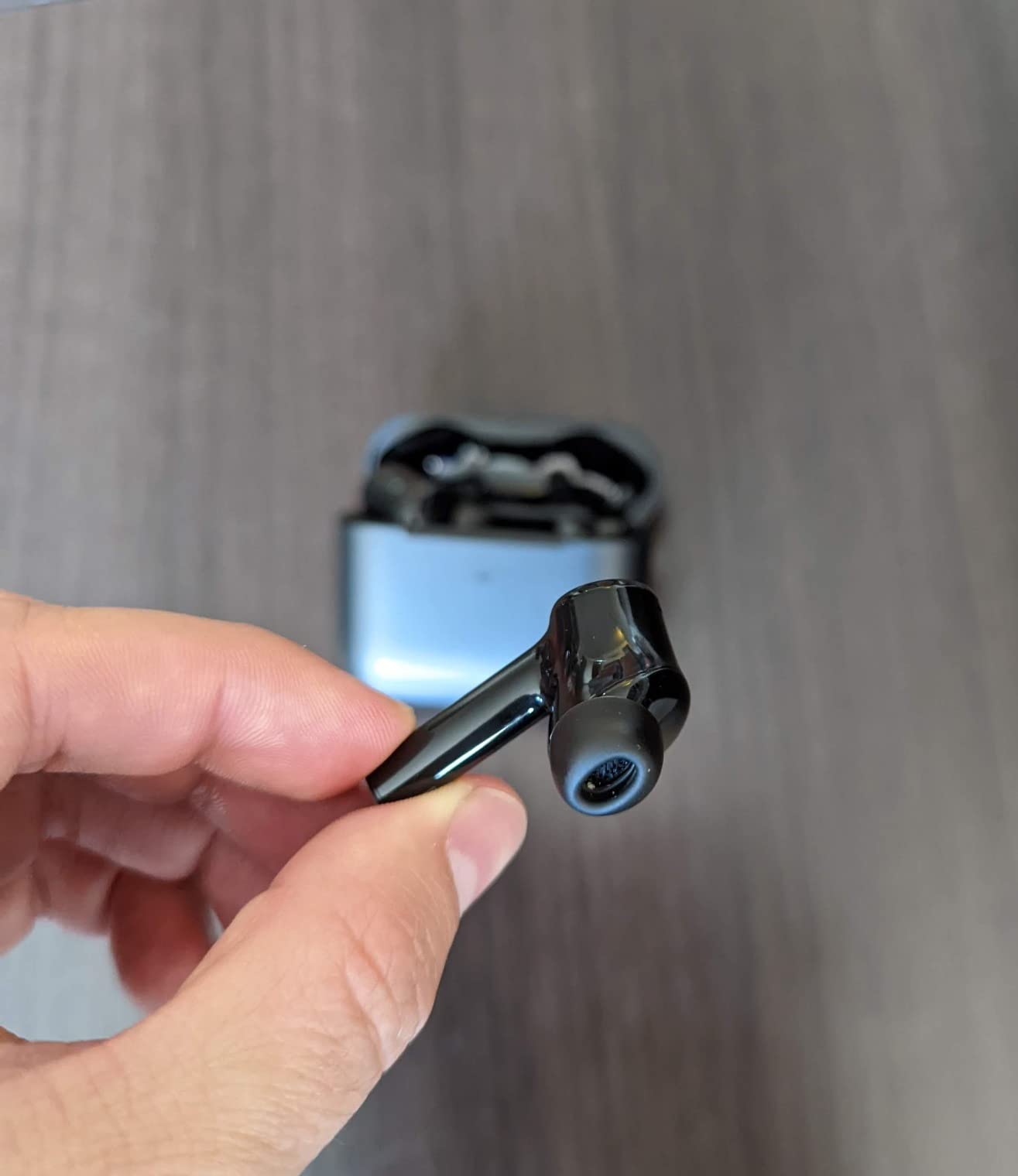 Razer Hammerhead True Wireless (2nd Gen) Bluetooth Gaming Earbuds: Chroma RGB Lighting -60ms Low-Latency- Active Noise Cancellation - Dual Environmental Noise Cancelling Microphones- Classic Black - Customer Photo 3