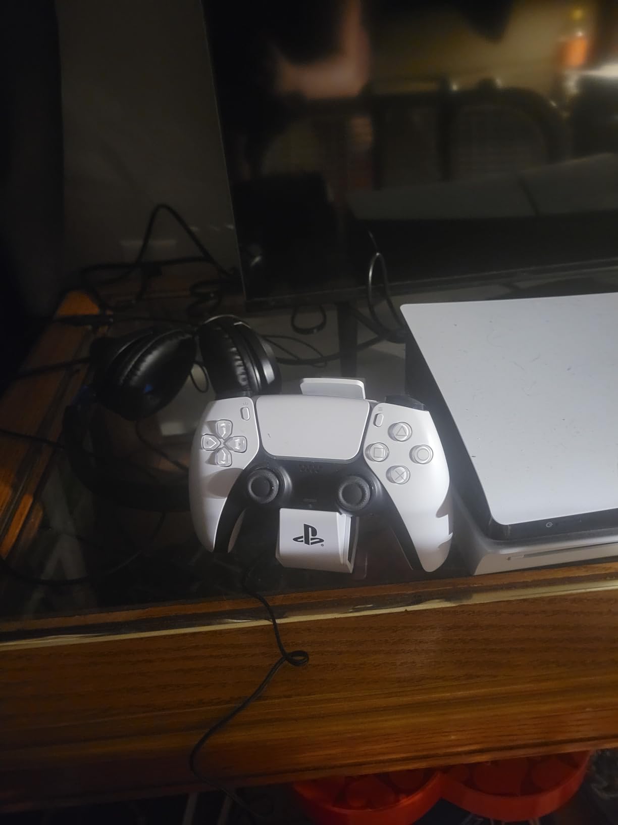 PowerA Twin Charging Station for Dualsense Wireless Controllers, Charge, Sony PlayStation, PS5, Officially Licensed Customer Review PowerA Twin Charging Station for Dualsense Wireless Controllers, Charge, Sony PlayStation, PS5, Officially Licensed - Customer Photo 1