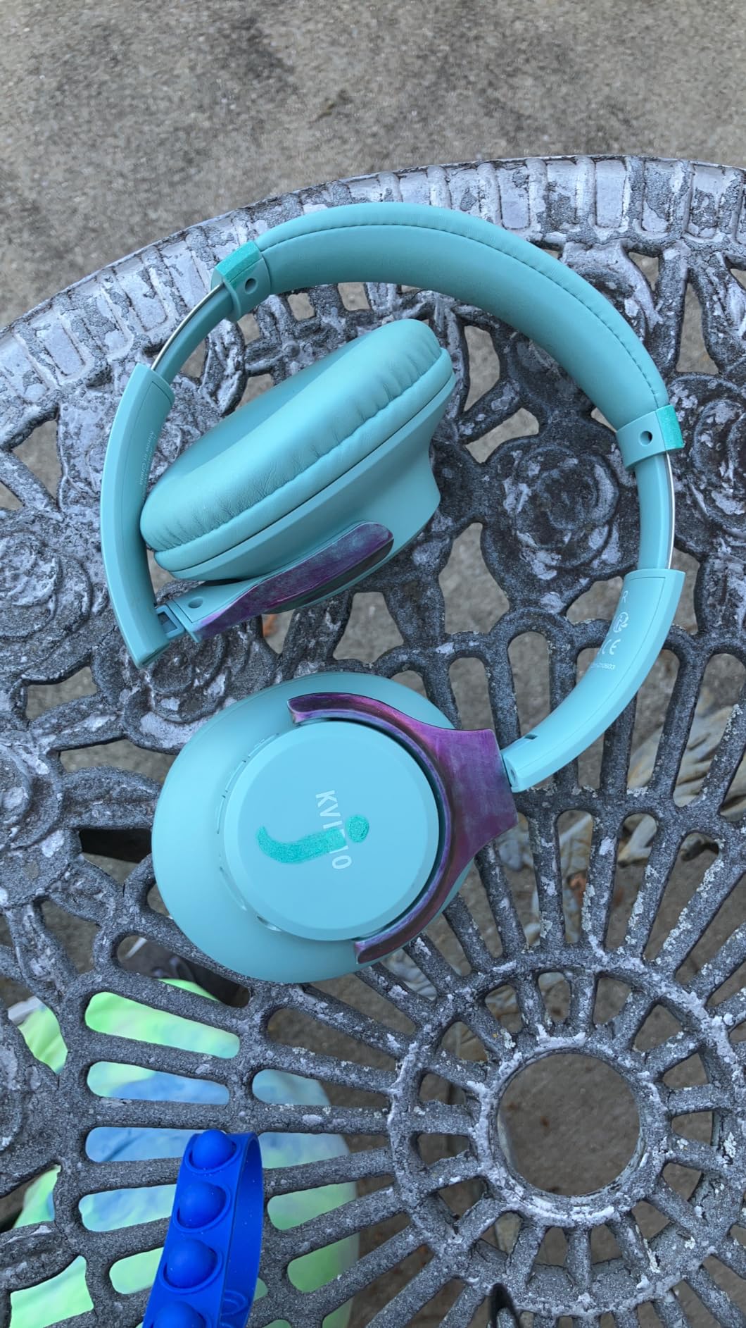 KVIDIO Bluetooth Headphones Over Ear, 65 Hours Playtime Wireless Headphones with Microphone, Foldable Lightweight Headset with Deep Bass, HiFi Stereo Sound Low Latency for Travel Work Cellphone - Customer Photo 1