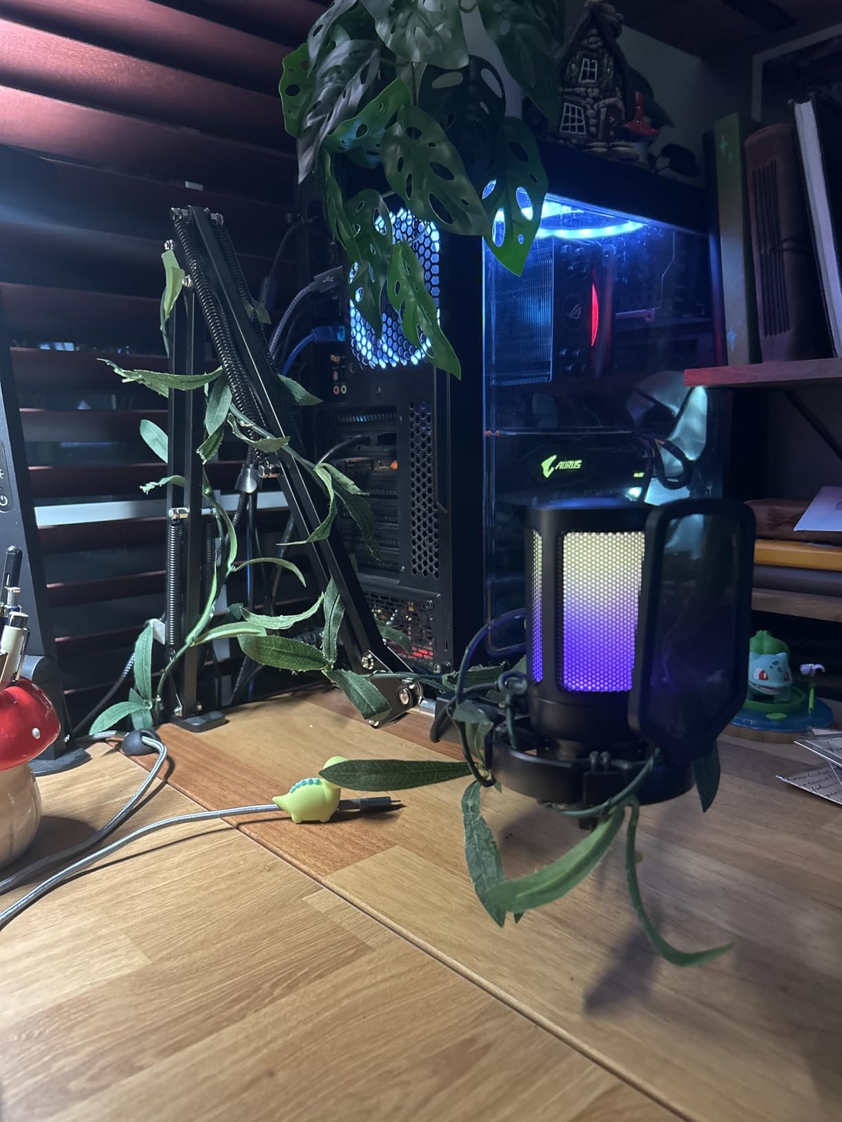 Microphone Arm Stand, FIFINE Suspension Boom Scissor Mic Stand with Heavy Duty Clamp, 3/8