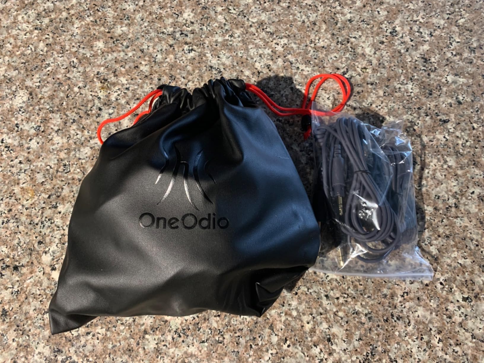 OneOdio A71 Hi-Res Studio Recording Headphones - Wired Over Ear Headphones with SharePort, Monitoring Mixing Foldable Headset with Stereo Sound, 3.5/6.35MM Jack for PC Computer DJ Guitar-Black - Customer Photo 2