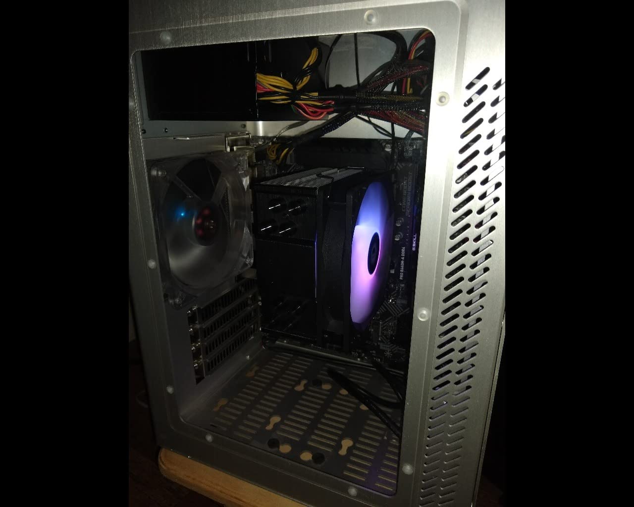 ID-COOLING SE-214-XT ARGB CPU Cooler 4 Heatpipes CPU Air Cooler ARGB Light Sync with Motherboard(5V 3-PIN Connector) CPU Fan for Intel/AMD, LGA 1700 Compatible Customer Review ID-COOLING SE-214-XT ARGB CPU Cooler 4 Heatpipes CPU Air Cooler ARGB Light Sync with Motherboard(5V 3-PIN Connector) CPU Fan for Intel/AMD, LGA 1700 Compatible - Customer Photo 3