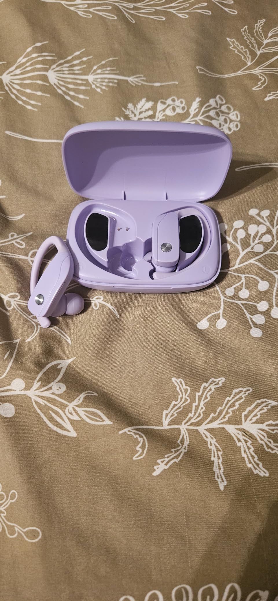 bmani Ear Buds Wireless Earbuds Bluetooth Headphones with 80H Playtime LED Display Case, Over-Ear Hook with Mic, Stereo Sound, Easy Button Controls, Sports Earphones for Running Workout Gym Black Customer Review bmani Ear Buds Wireless Earbuds Bluetooth Headphones with 80H Playtime LED Display Case, Over-Ear Hook with Mic, Stereo Sound, Easy Button Controls, Sports Earphones for Running Workout Gym Black - Customer Photo 5