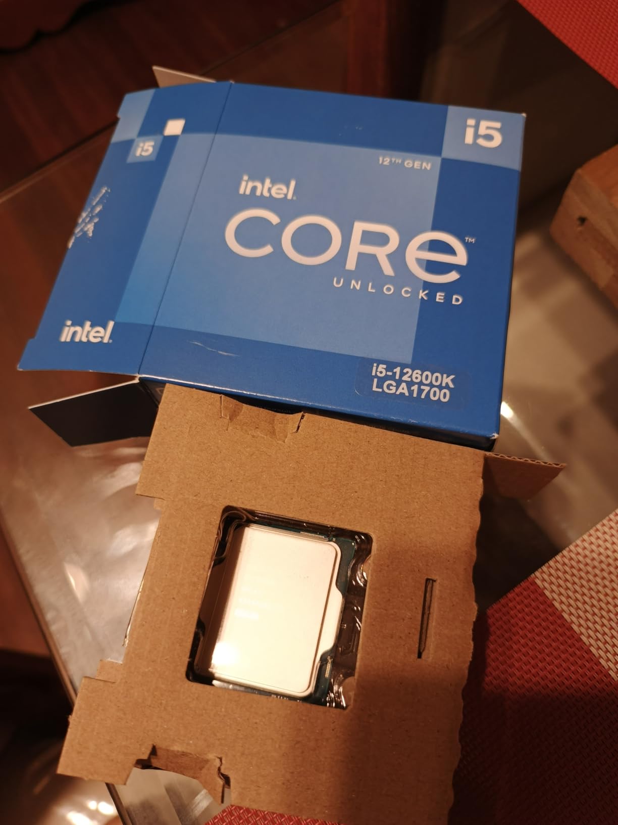 Intel Core i5-12600K Desktop Processor with Integrated Graphics and 10 (6P+4E) Cores up to 4.9 GHz Unlocked LGA1700 600 Series Chipset 125W Customer Review Intel Core i5-12600K Desktop Processor with Integrated Graphics and 10 (6P+4E) Cores up to 4.9 GHz Unlocked LGA1700 600 Series Chipset 125W - Customer Photo 3
