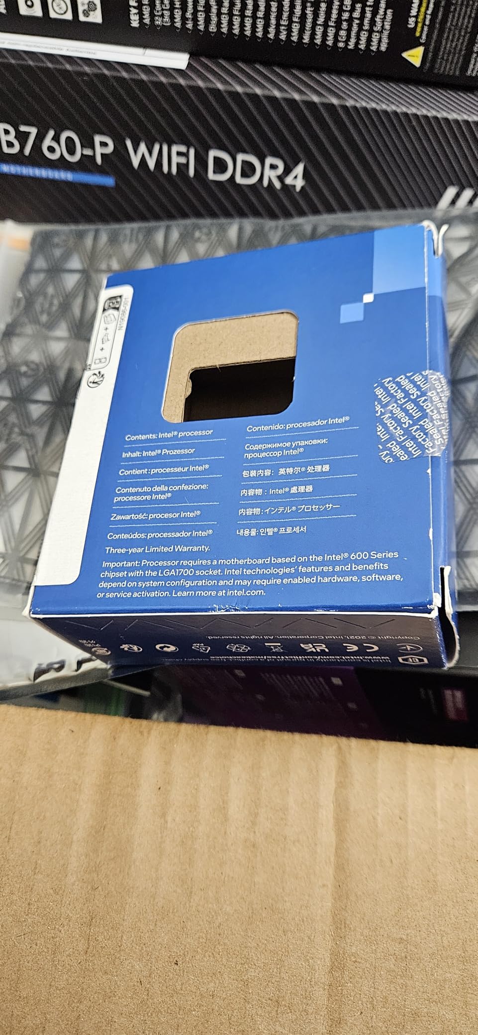 Intel Core i7-12700K Gaming Desktop Processor with Integrated Graphics and 12 (8P+4E) Cores up to 5.0 GHz Unlocked LGA1700 600 Series Chipset 125W - Customer Photo 4