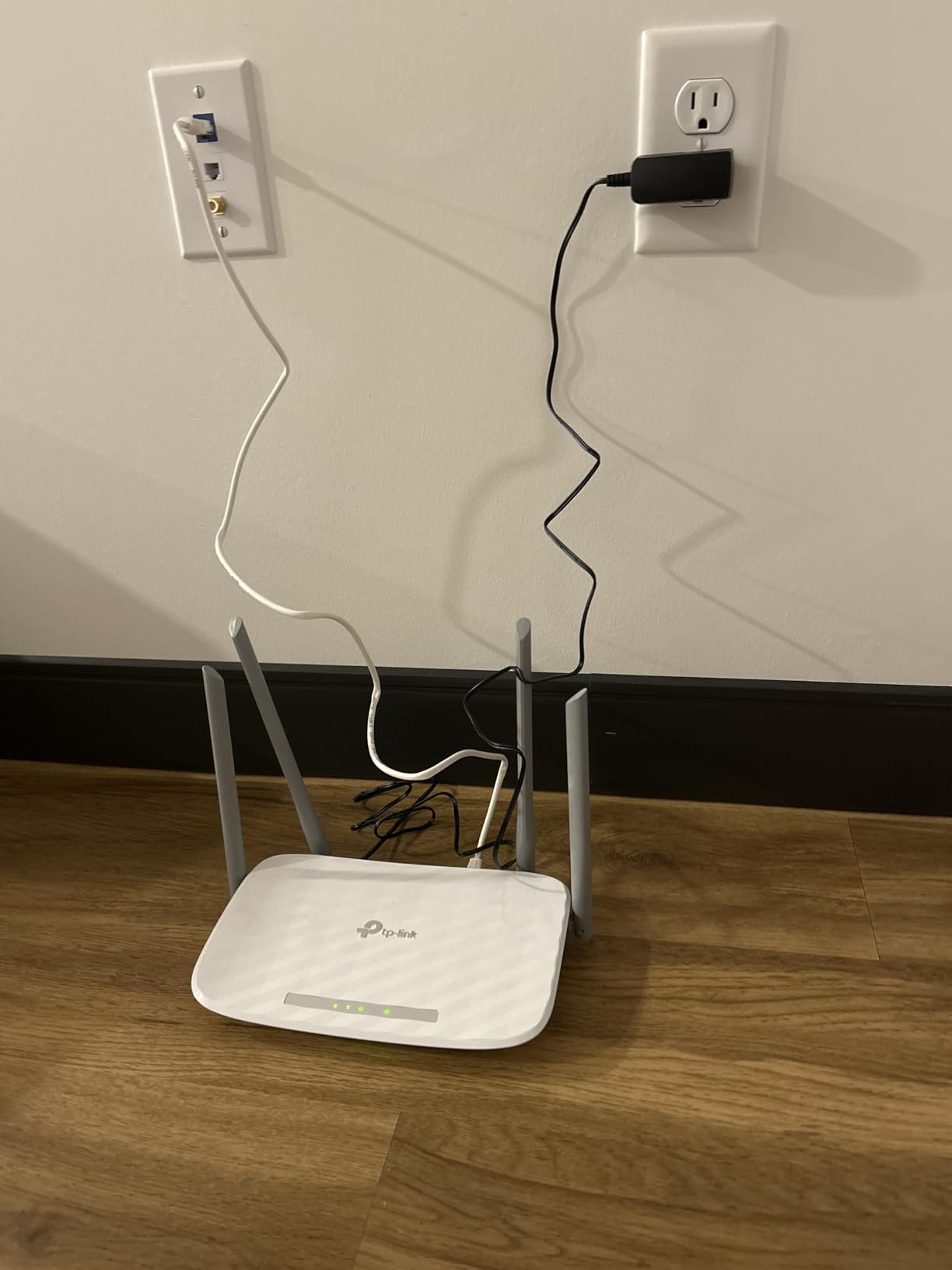 TP-Link AC1200 WiFi Router (Archer A54) - Dual Band Wireless Internet Router, 4 x 10/100 Mbps Fast Ethernet Ports, EasyMesh Compatible, Support Guest WiFi, Access Point Mode, IPv6 & Parental Controls - Customer Photo 1