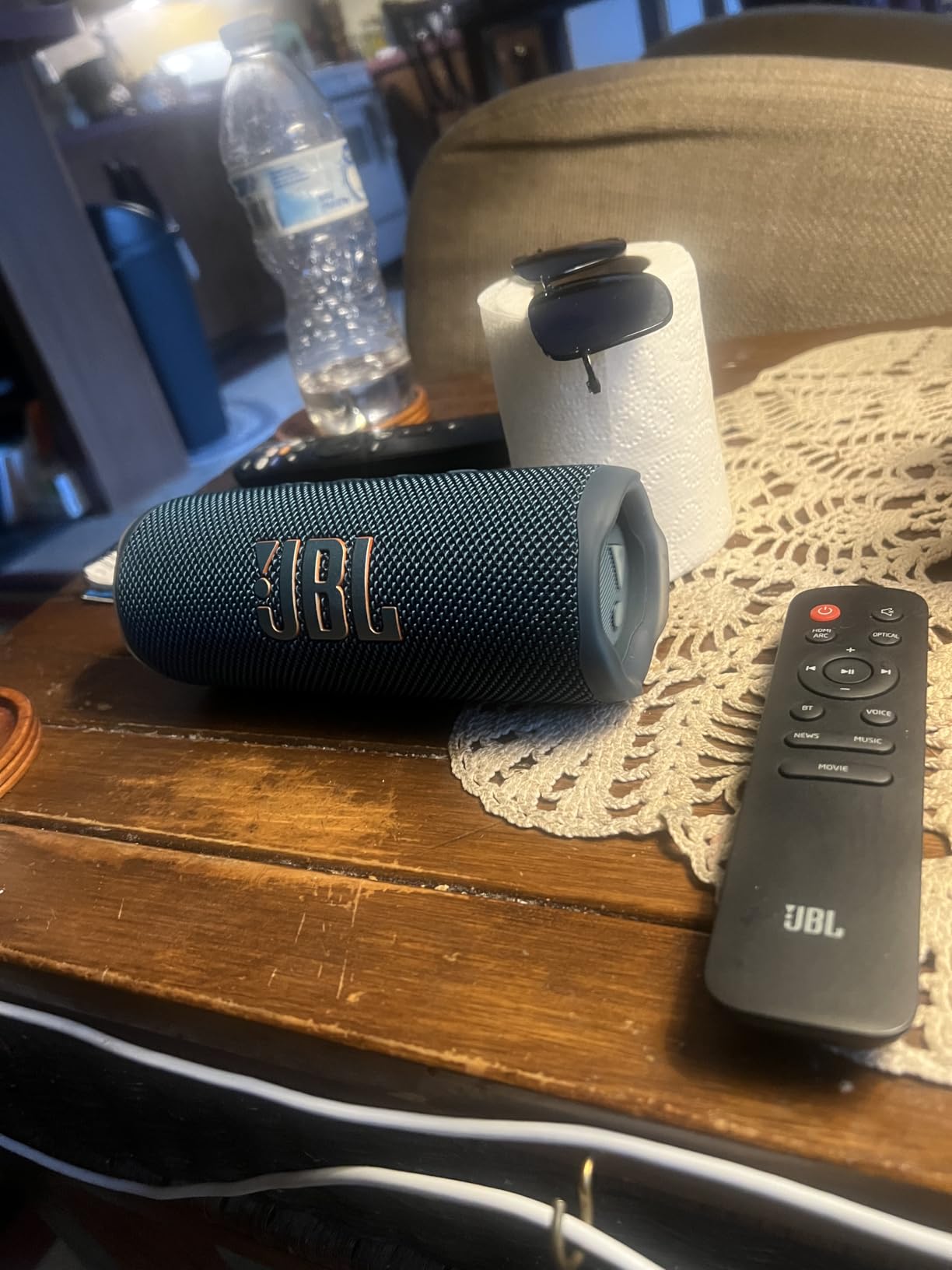 JBL Flip 6 - Portable Bluetooth Speaker, powerful sound and deep bass, IPX7 waterproof, 12 hours of playtime, JBL PartyBoost for multiple speaker pairing for home, outdoor and travel (Blue) - Customer Photo 2