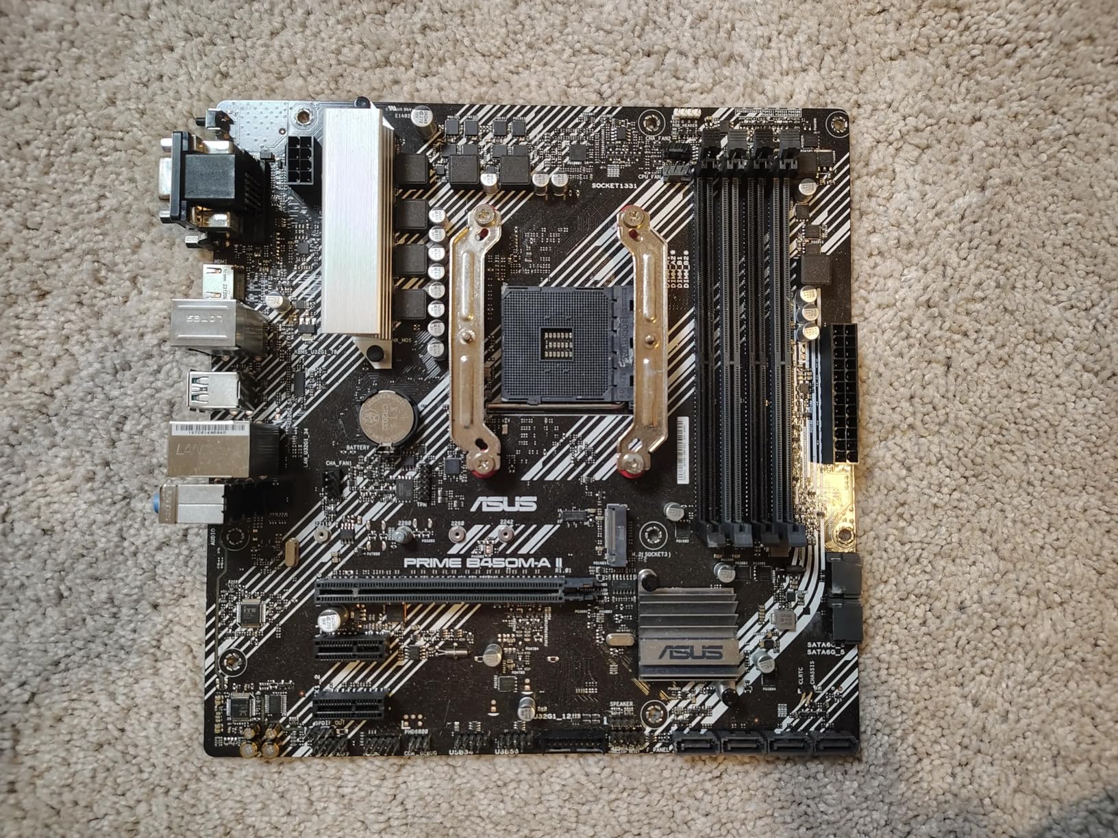 Asus ROG Strix B550-F Gaming WiFi II AMD AM4 (3rd Gen Ryzen) ATX Motherboard (PCIe 4.0,WiFi 6E, 2.5Gb LAN, BIOS Flashback, HDMI 2.1, Addressable Gen 2 RGB Header and Aura Sync) - Customer Photo 1