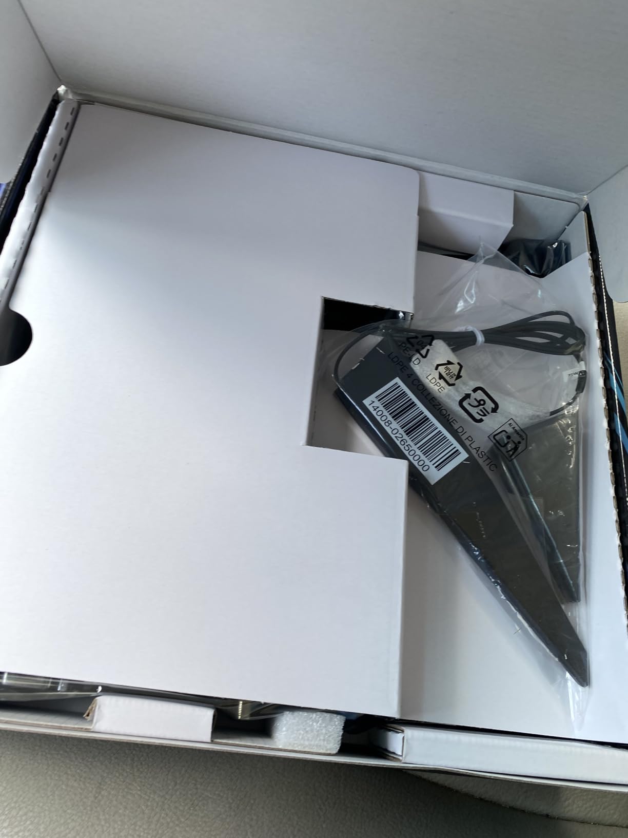 Asus ROG Strix B550-F Gaming WiFi II AMD AM4 (3rd Gen Ryzen) ATX Motherboard (PCIe 4.0,WiFi 6E, 2.5Gb LAN, BIOS Flashback, HDMI 2.1, Addressable Gen 2 RGB Header and Aura Sync) - Customer Photo 3