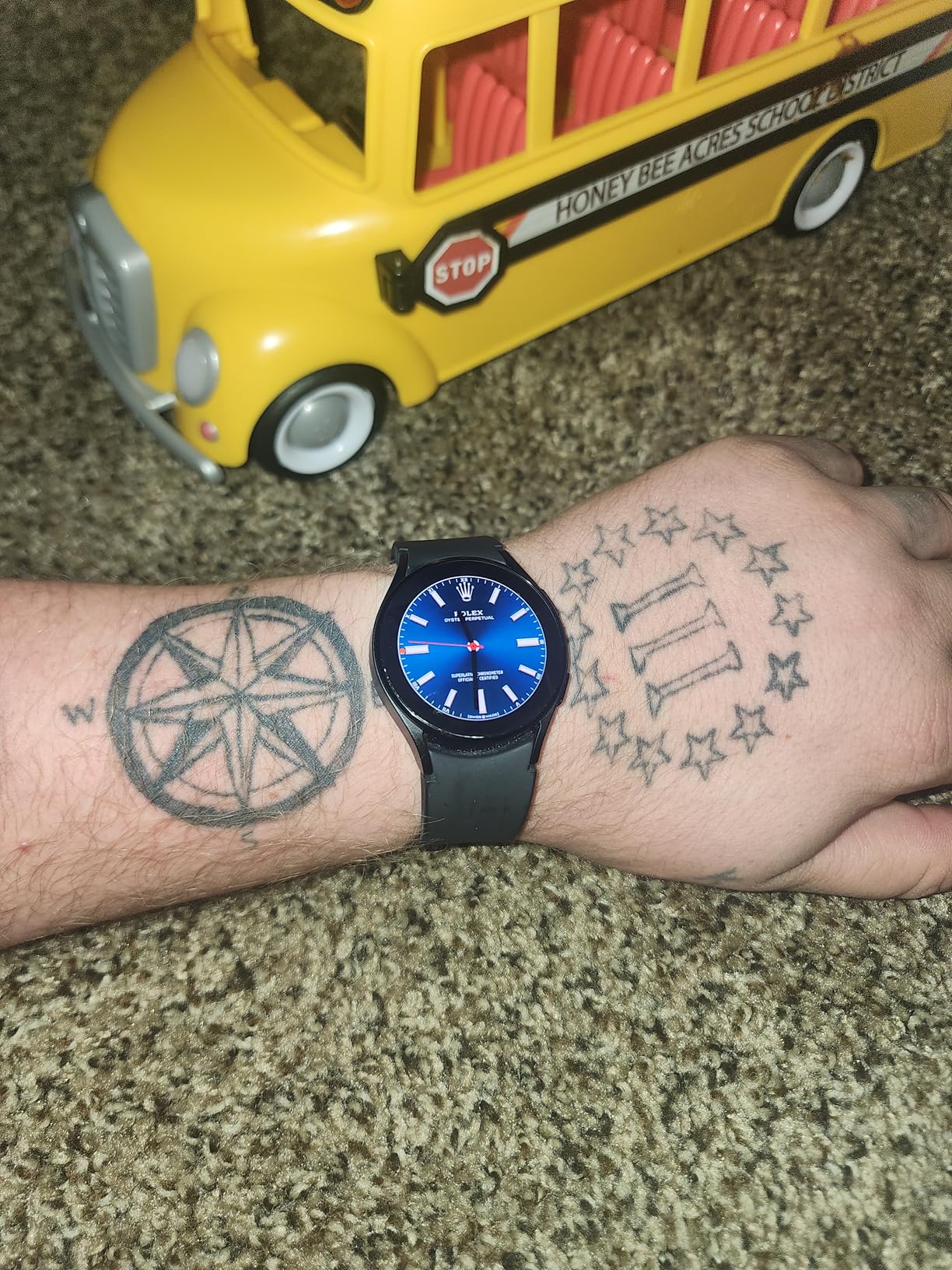 Samsung Electronics Galaxy Watch 4 40mm Smartwatch with ECG Monitor Tracker for Health Fitness Running Sleep Cycles GPS Fall Detection Bluetooth US Version - (Black) (Renewed) - Customer Photo 1