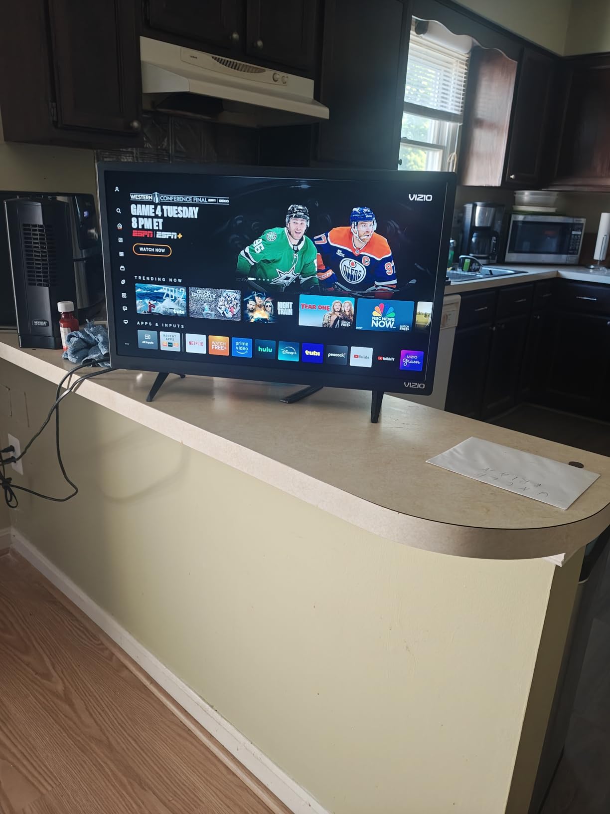 VIZIO 24-inch 1080p Smart TV with Apple AirPlay and Chromecast Built-in, Screen Mirroring for Second Screens, & 150+ Free Streaming Channels, D24f-J09, 2021 Model (Renewed) Customer Review VIZIO 24-inch 1080p Smart TV with Apple AirPlay and Chromecast Built-in, Screen Mirroring for Second Screens, & 150+ Free Streaming Channels, D24f-J09, 2021 Model (Renewed) - Customer Photo 1