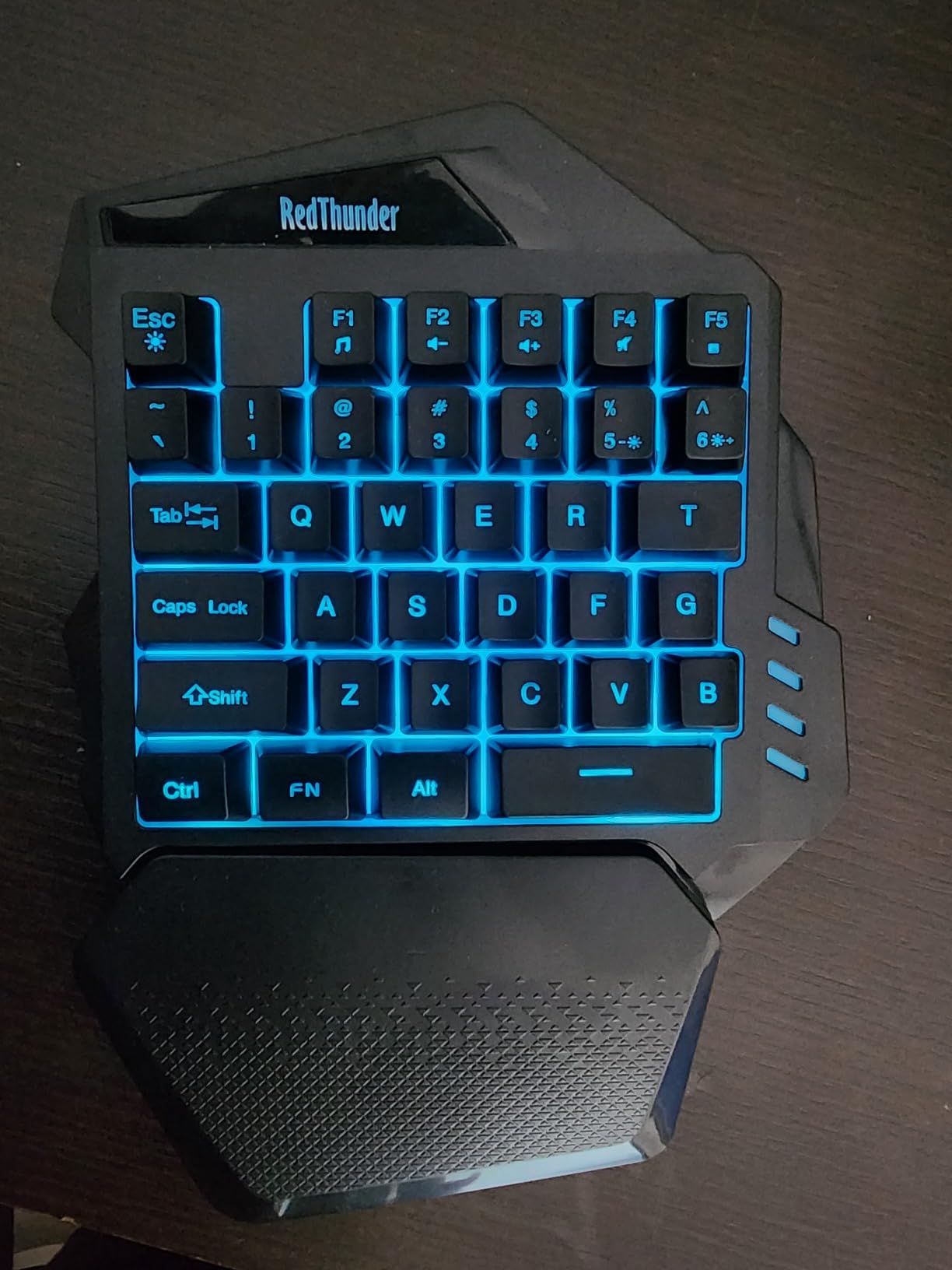 RedThunder Wireless One-Handed Gaming Keyboard, 2.4Ghz RGB Backlit Mini Gaming Keypad, Rechargeable 2000mAh Battery for PC Gamer Customer Review RedThunder Wireless One-Handed Gaming Keyboard, 2.4Ghz RGB Backlit Mini Gaming Keypad, Rechargeable 2000mAh Battery for PC Gamer - Customer Photo 1