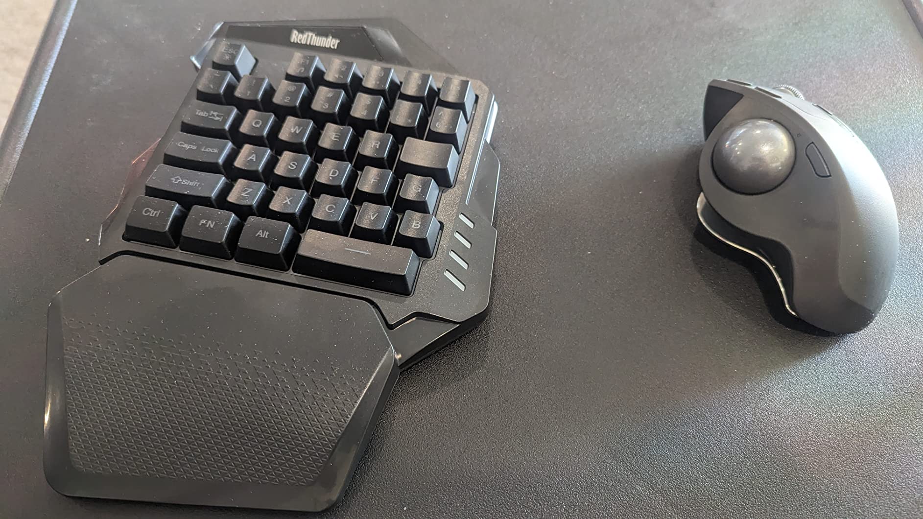 RedThunder Wireless One-Handed Gaming Keyboard, 2.4Ghz RGB Backlit Mini Gaming Keypad, Rechargeable 2000mAh Battery for PC Gamer Customer Review RedThunder Wireless One-Handed Gaming Keyboard, 2.4Ghz RGB Backlit Mini Gaming Keypad, Rechargeable 2000mAh Battery for PC Gamer - Customer Photo 3