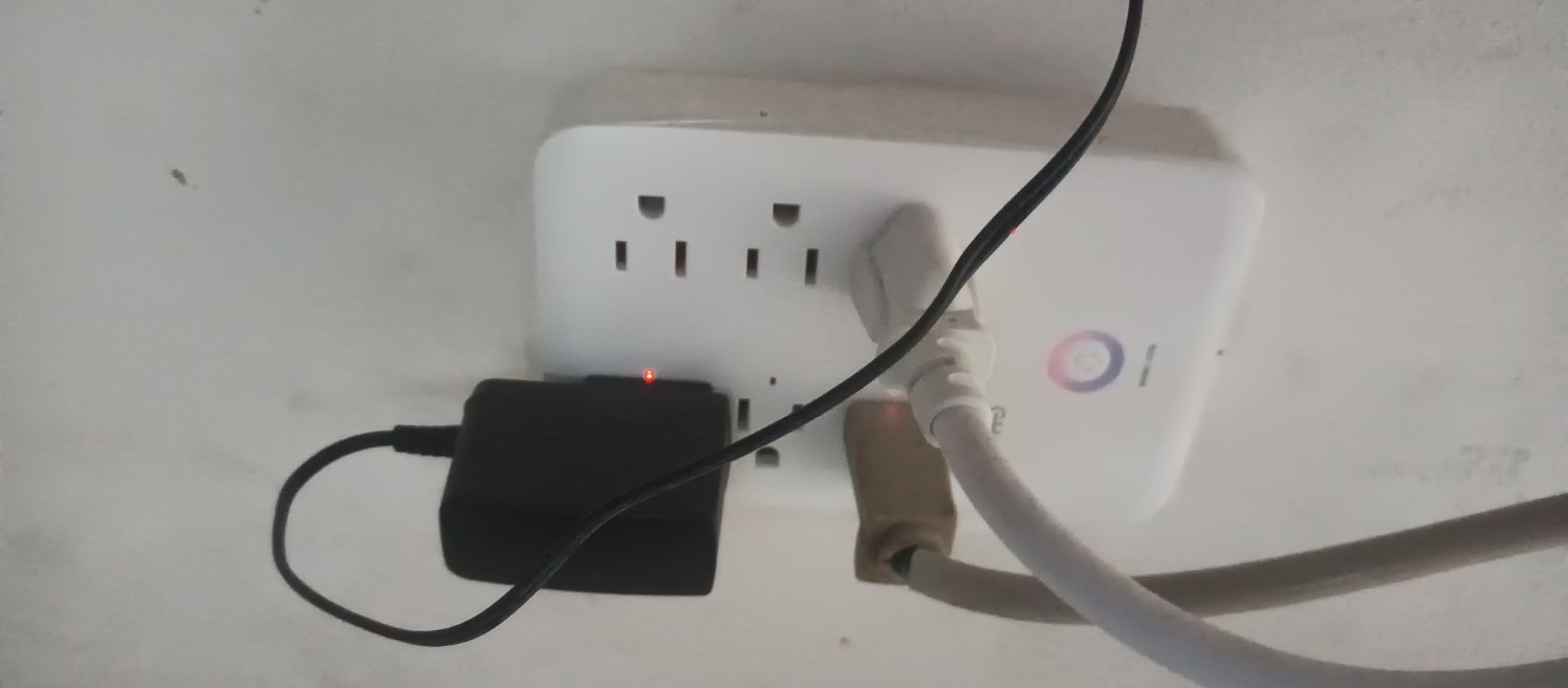 GHome Smart Power Strip with 3 USB Ports & 3 Smart Outlets Plugs That Work with Alexa & Google Home, WiFi Surge Protector, Flat Plug for Home Office Travel, 10A, White Customer Review GHome Smart Power Strip with 3 USB Ports & 3 Smart Outlets Plugs That Work with Alexa & Google Home, WiFi Surge Protector, Flat Plug for Home Office Travel, 10A, White - Customer Photo 1