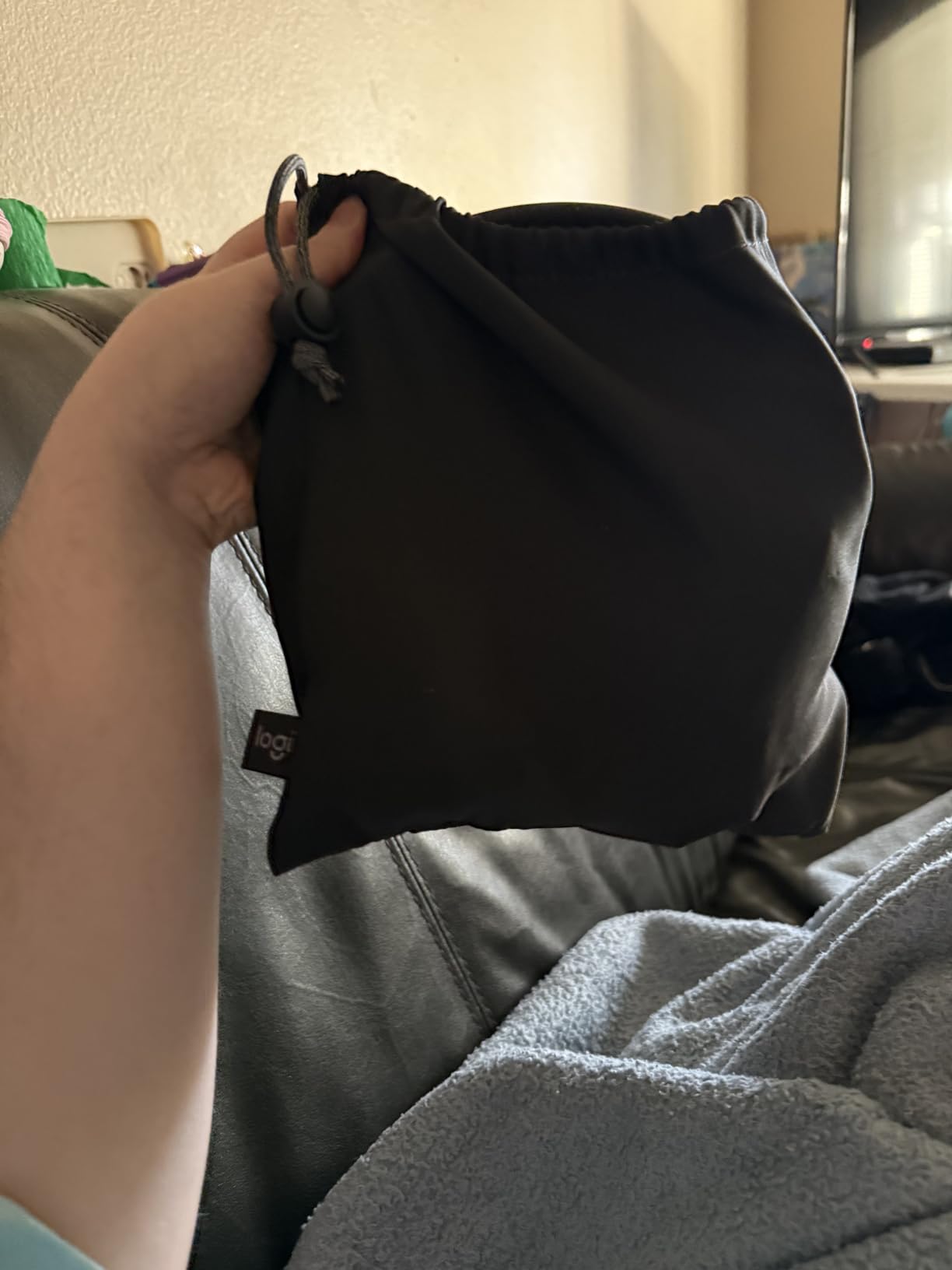 Logitech Zone Vibe 100 Lightweight Wireless Over Ear Headphones with Noise Canceling Microphone, Advanced Multipoint Bluetooth Headset, Works with Teams, Google Meet, Zoom, Mac/PC - Graphite Customer Review Logitech Zone Vibe 100 Lightweight Wireless Over Ear Headphones with Noise Canceling Microphone, Advanced Multipoint Bluetooth Headset, Works with Teams, Google Meet, Zoom, Mac/PC - Graphite - Customer Photo 2