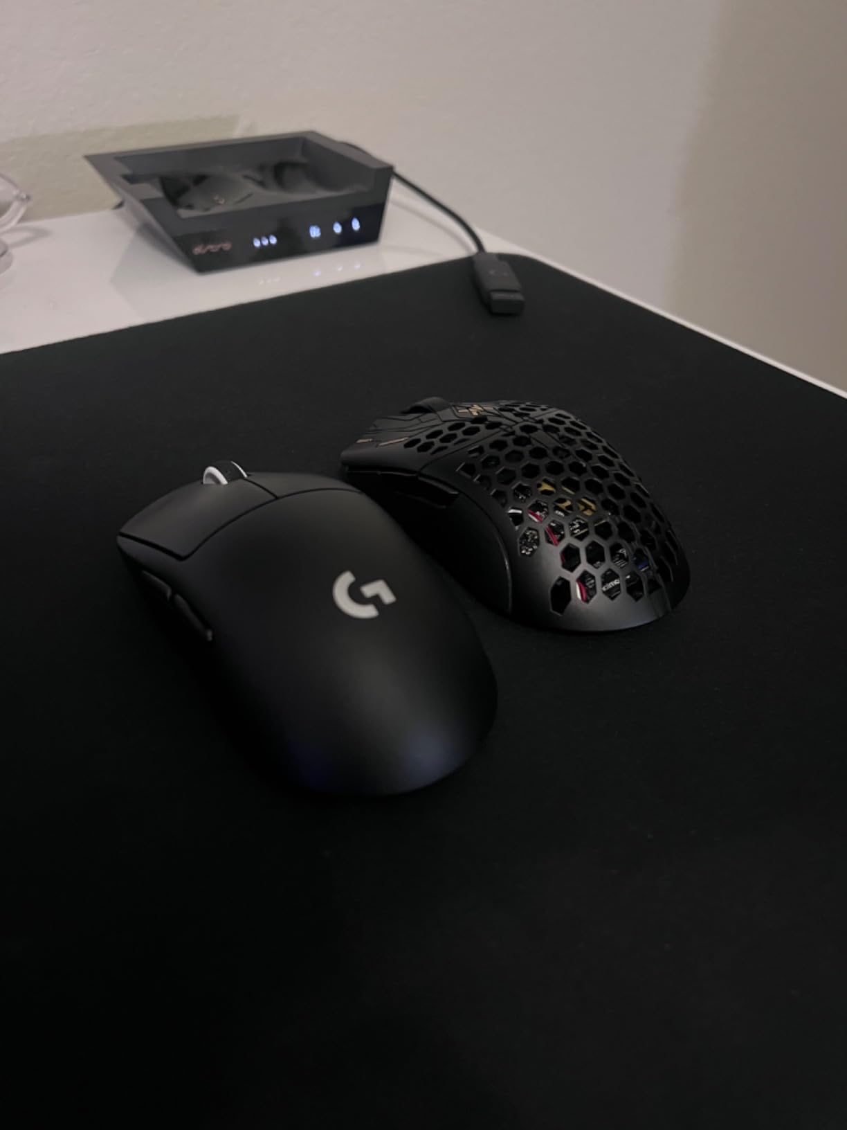 Logitech G PRO X SUPERLIGHT 2 Wireless Gaming Mouse, 60g Pro-Grade with 5 Programmable Buttons, 44k DPI Sensor, 8kHz Report Rate, USB-C Charging for PC/Mac - Black - Customer Photo 4