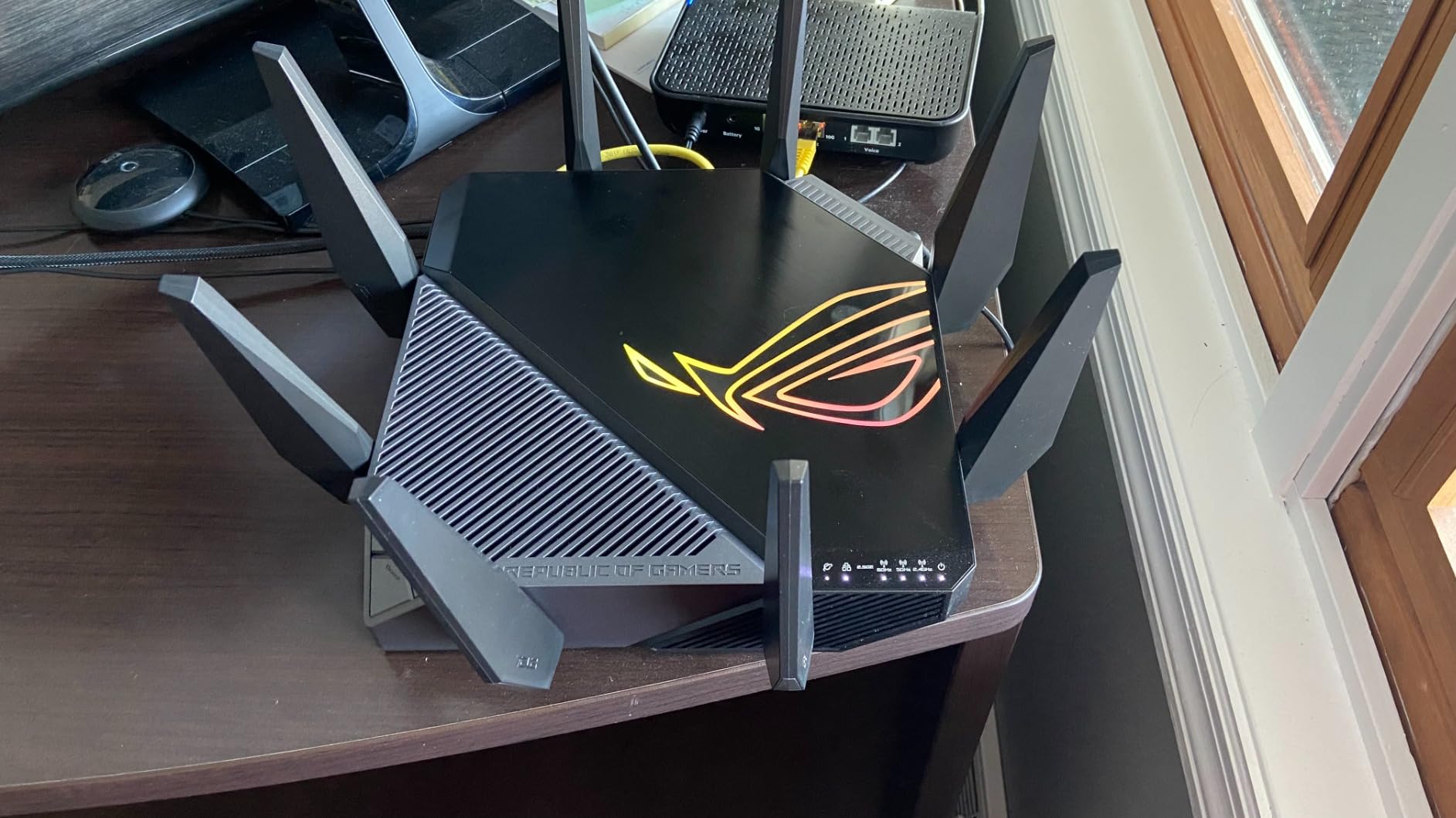 ASUS ROG Rapture GT-AXE11000 Tri-band WiFi 6E Extendable Gaming Router, 6GHz Band, 2.5G Port, Triple-level Game Acceleration, VPN Fusion, Subscription-free Network Security, AiMesh Compatible - Customer Photo 3