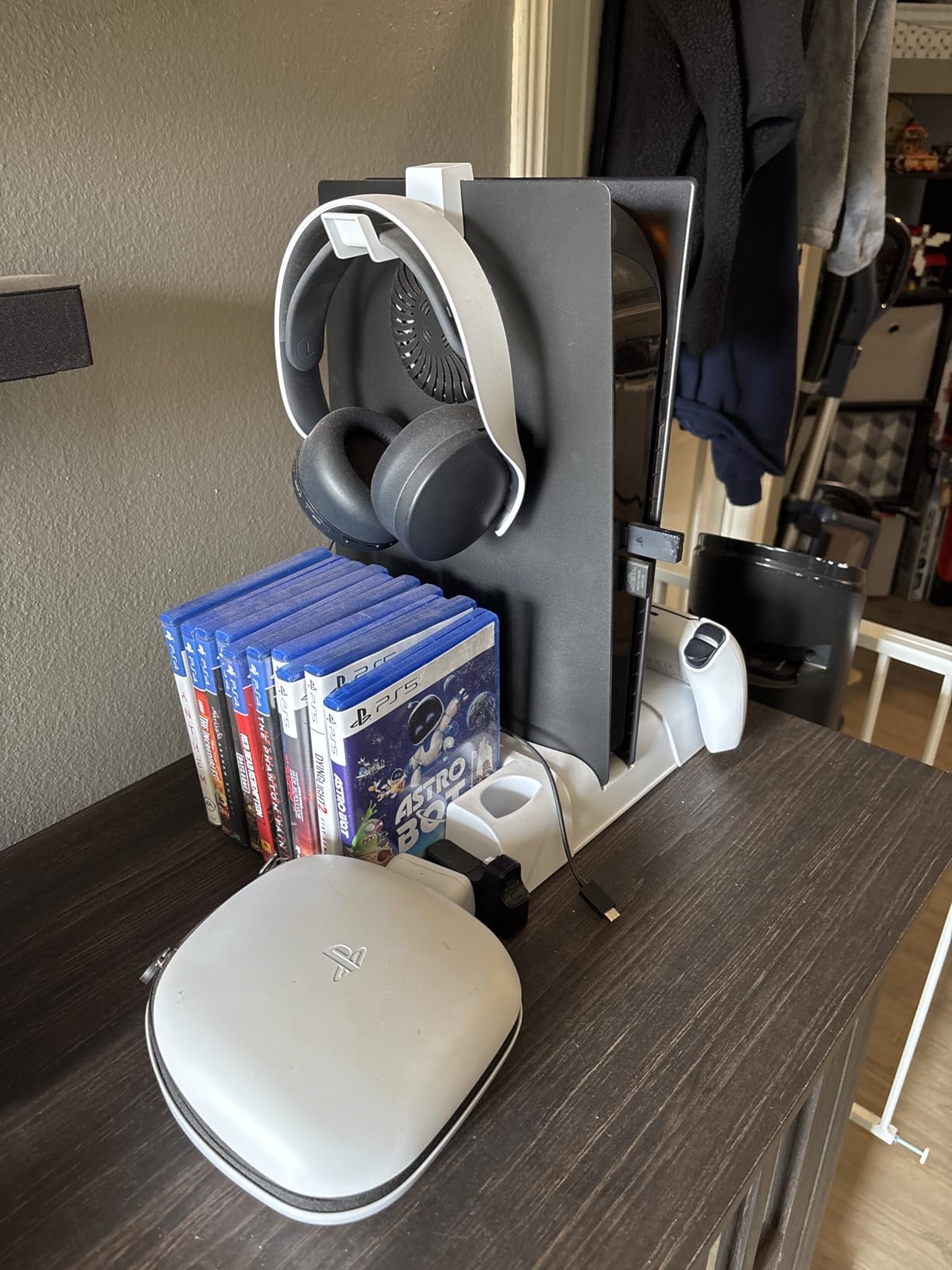 Faceplate for PS5 with Cooling Vent Face Plate Console Cover for Disc Edition DOBEWINGDELOU Replacement Side Plate Shell Accessories Hard Shockproof Anti-Scratch Dustproof ABS Case Black - Customer Photo 2