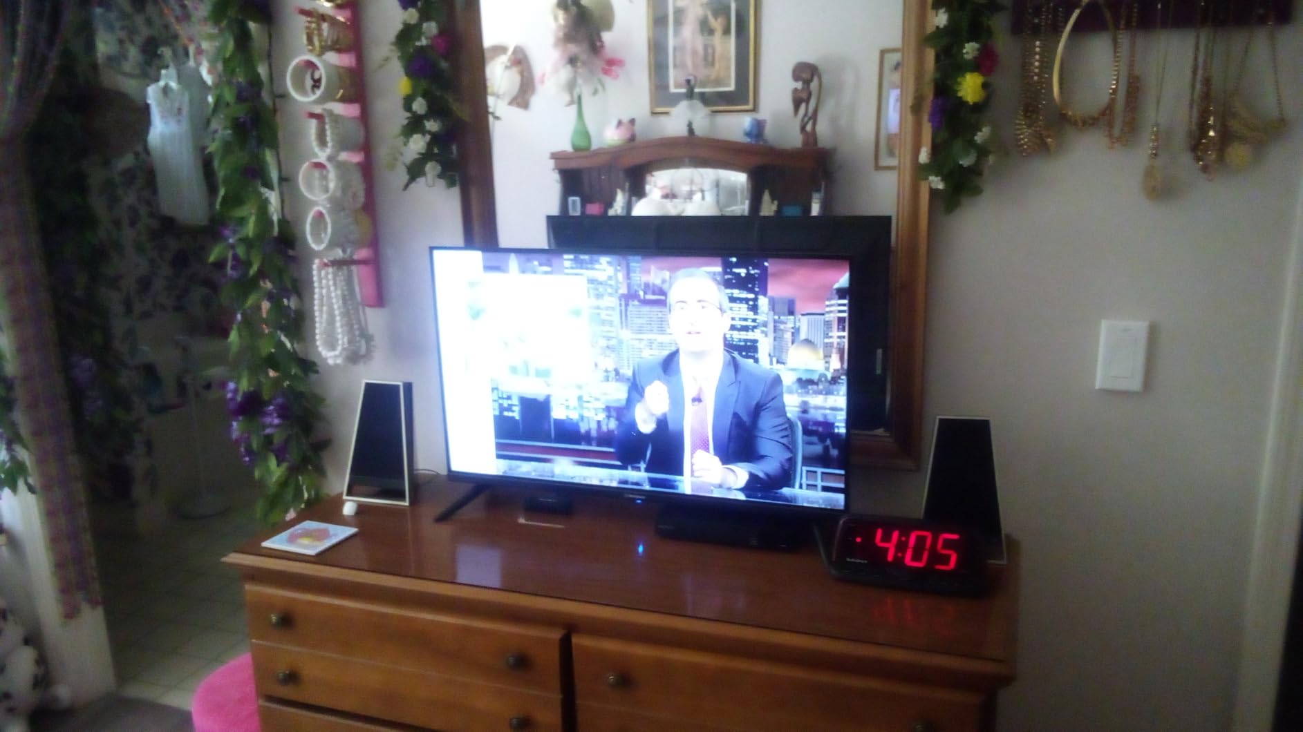 Westinghouse 24 Inch TV, HD LED Small Flat Screen Non-Smart Television, Works with Fire Stick, Roku, Apple TV, TiVo, Xumo, and Streaming Devices Customer Review Westinghouse 24 Inch TV, HD LED Small Flat Screen Non-Smart Television, Works with Fire Stick, Roku, Apple TV, TiVo, Xumo, and Streaming Devices - Customer Photo 3