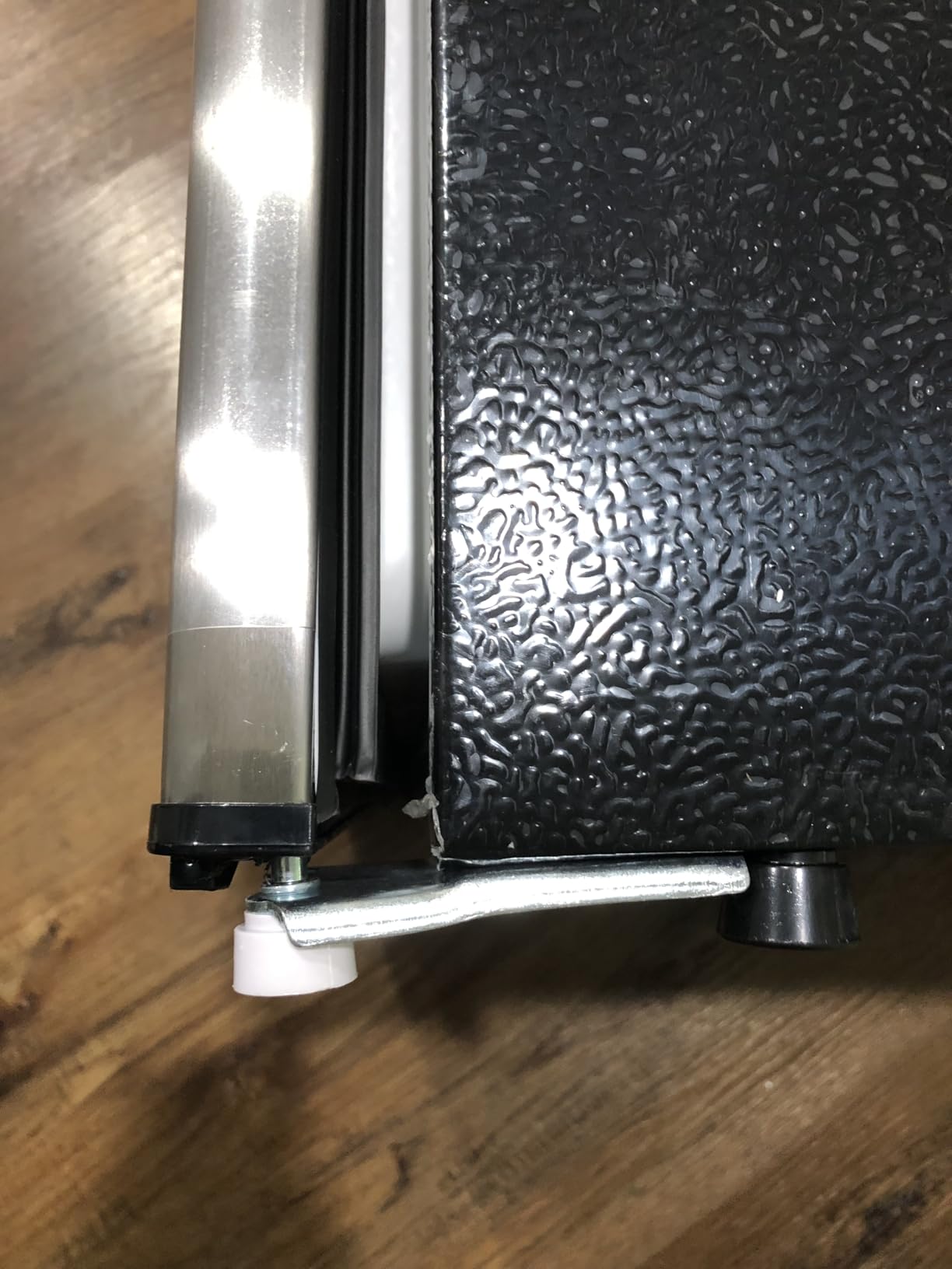 Upstreman 3.2 Cu.Ft Mini Fridge with Freezer, Single Door Mini Fridge, Dorm Fridge, Adjustable Thermostat, Mini Refrigerator for Bedroom, Office, Dorm, Black-BR321 Customer Review Upstreman 3.2 Cu.Ft Mini Fridge with Freezer, Single Door Mini Fridge, Dorm Fridge, Adjustable Thermostat, Mini Refrigerator for Bedroom, Office, Dorm, Black-BR321 - Customer Photo 1