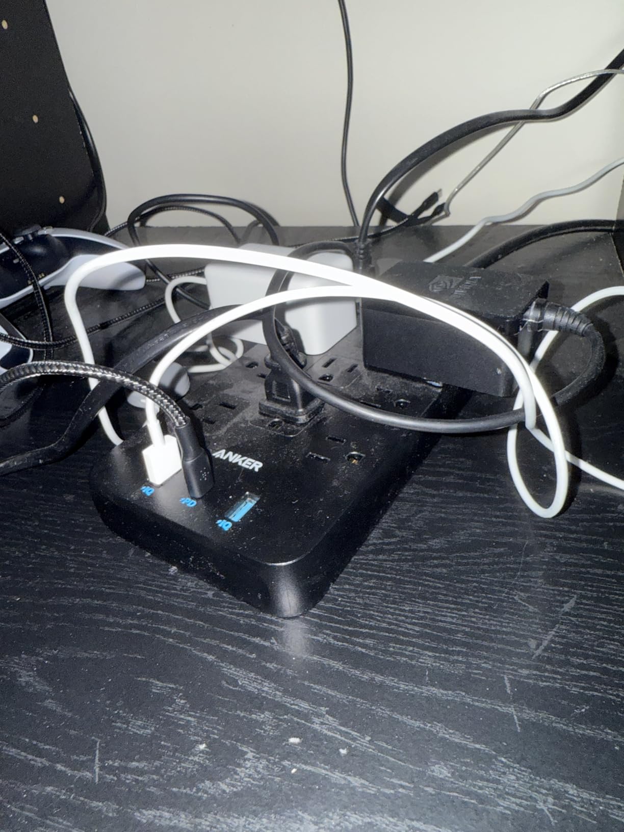 Anker Power Strip Surge Protector (2100J), 12 Outlets with 2 USB A and 1 USB C Port for Multiple Devices, 5ft Extension Cord, 20W Power Delivery Charging for Home, Office, Dorm Essential, TUV Listed - Customer Photo 3