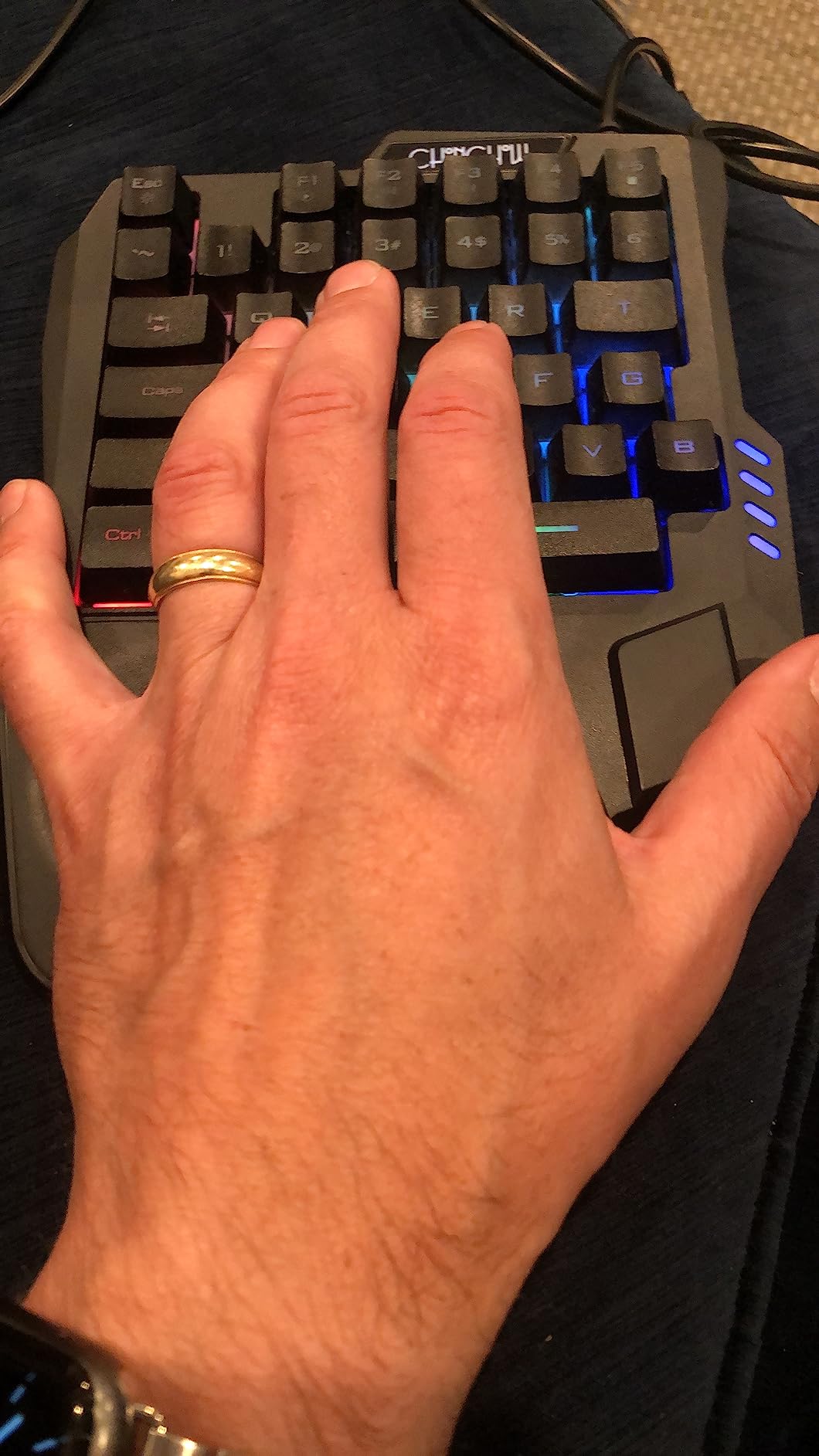 CHONCHOW One Handed Gaming Keyboard, 35 Keys, Rainbow LED, Wired USB, Ergonomic with Wrist Rest, Mini Portable, PS4/PS5/Xbox/PC/Laptop Compatible Customer Review CHONCHOW One Handed Gaming Keyboard, 35 Keys, Rainbow LED, Wired USB, Ergonomic with Wrist Rest, Mini Portable, PS4/PS5/Xbox/PC/Laptop Compatible - Customer Photo 4