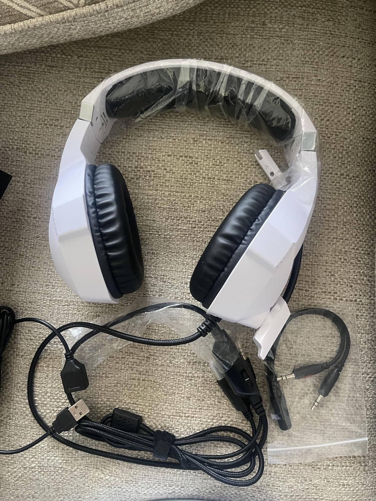 Ozeino Gaming Headset for PC, Ps4, Ps5, Xbox Headset with 7.1 Surround Sound Gaming Headphones with Noise Canceling Mic, LED Light Over Ear Headphones for Switch, Xbox Series X/S, Laptop, Mobile White - Customer Photo 2