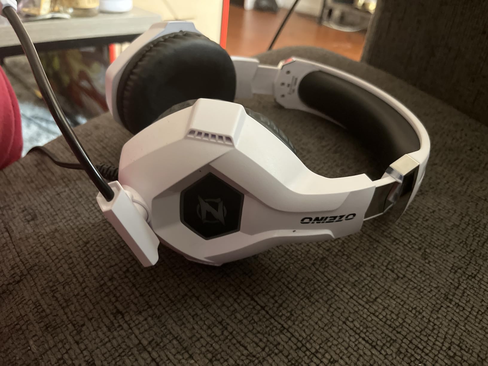 Ozeino Gaming Headset for PC, Ps4, Ps5, Xbox Headset with 7.1 Surround Sound Gaming Headphones with Noise Canceling Mic, LED Light Over Ear Headphones for Switch, Xbox Series X/S, Laptop, Mobile White - Customer Photo 4