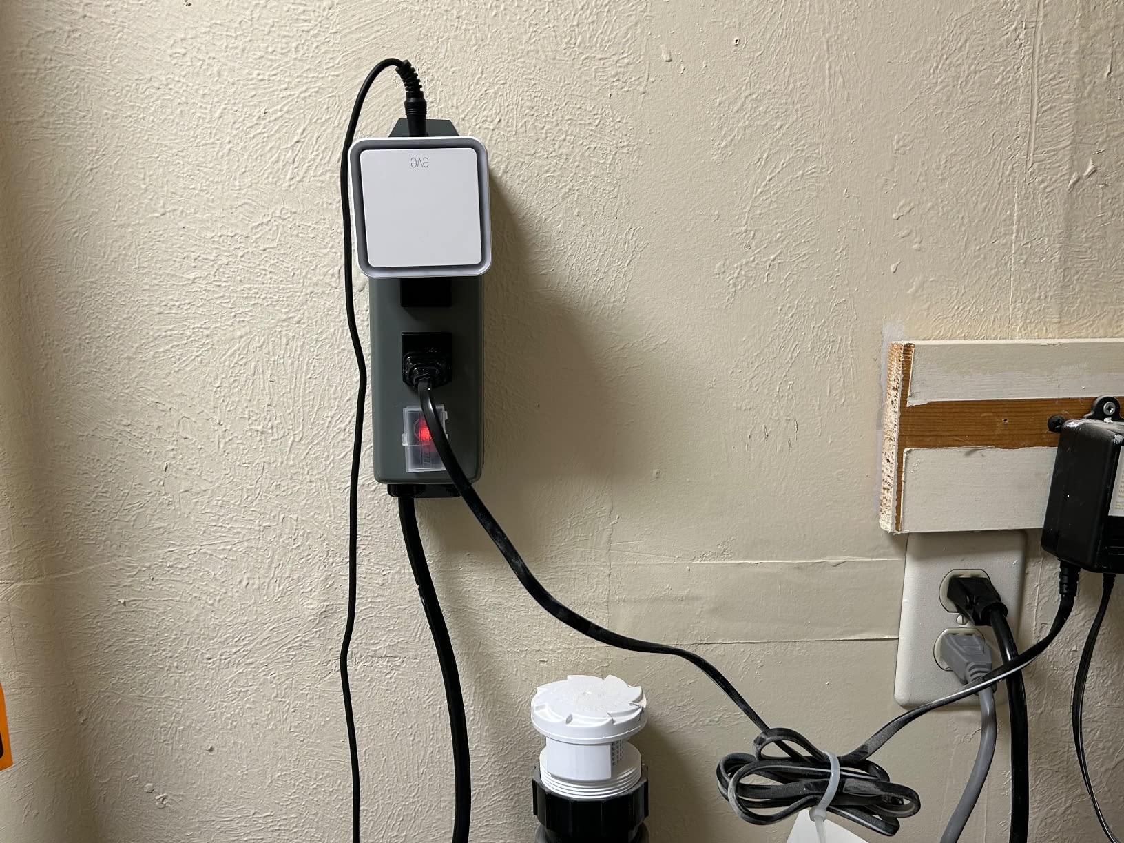 Eve Water Guard - Smart Home Water Leak Detector, 6.5 ft Sensing Cable, 100 dB Siren, (Apple HomeKit), App Notifications, Bluetooth, Thread Customer Review Eve Water Guard - Smart Home Water Leak Detector, 6.5 ft Sensing Cable, 100 dB Siren, (Apple HomeKit), App Notifications, Bluetooth, Thread - Customer Photo 1