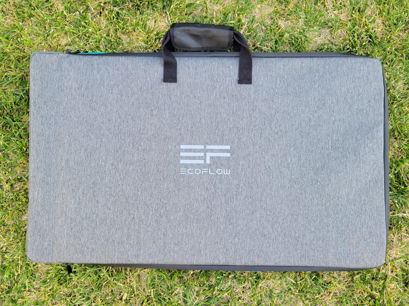 EF ECOFLOW 220W Portable Solar Panel, Bifacial Design Up to 25% Conversion Efficiency N-Type Solar Cell, with Adjustable Kickstand, IP68 Waterproof, Foldable Solar Panel for Camping RVing Home Backup - Customer Photo 2