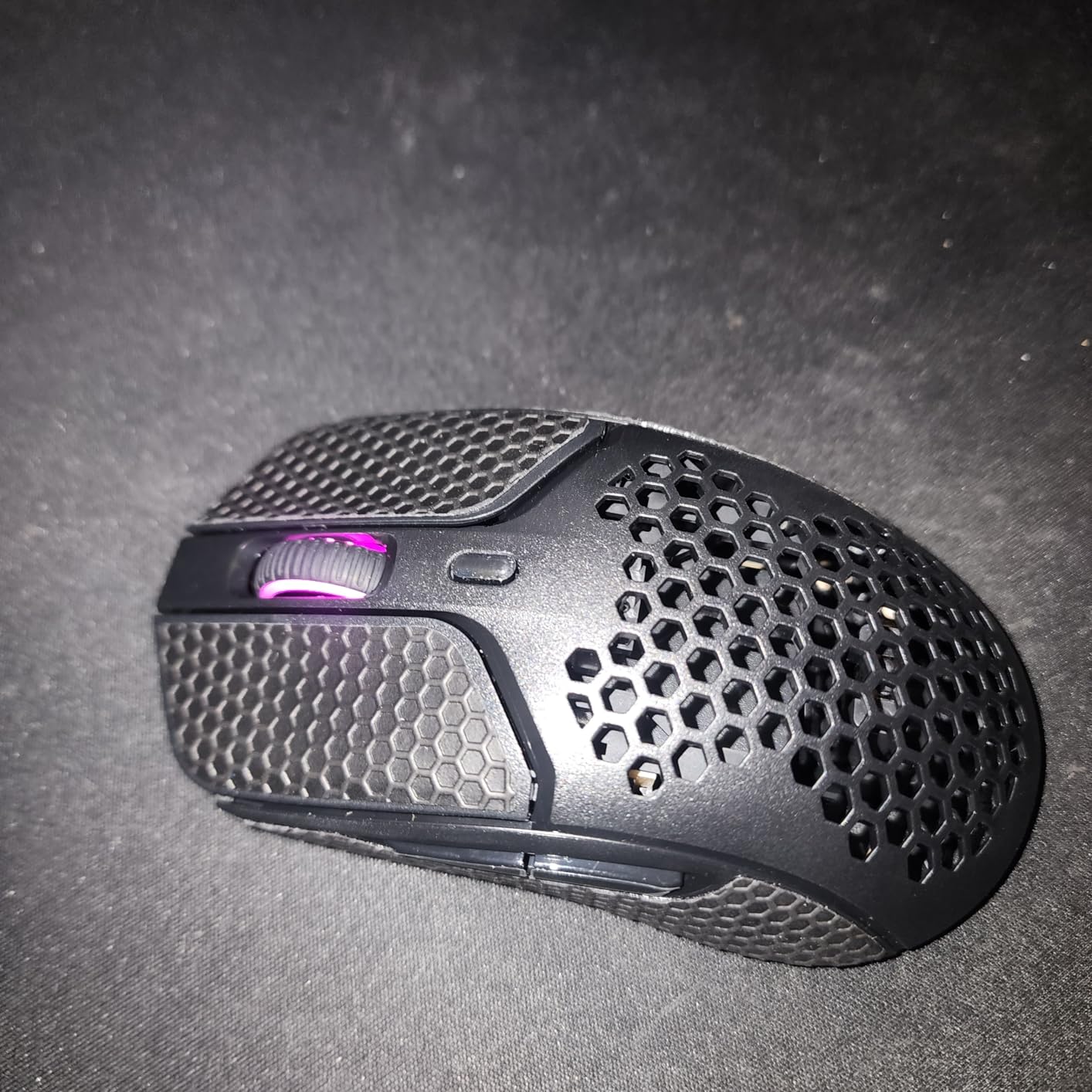 HyperX Pulsefire Haste – Wireless Gaming Mouse – Ultra Lightweight, 61g, 100 Hour Battery Life, 2.4Ghz Wireless, Honeycomb Shell, Hex Design, Up to 16000 DPI, 6 Programmable Buttons – Black - Customer Photo 1