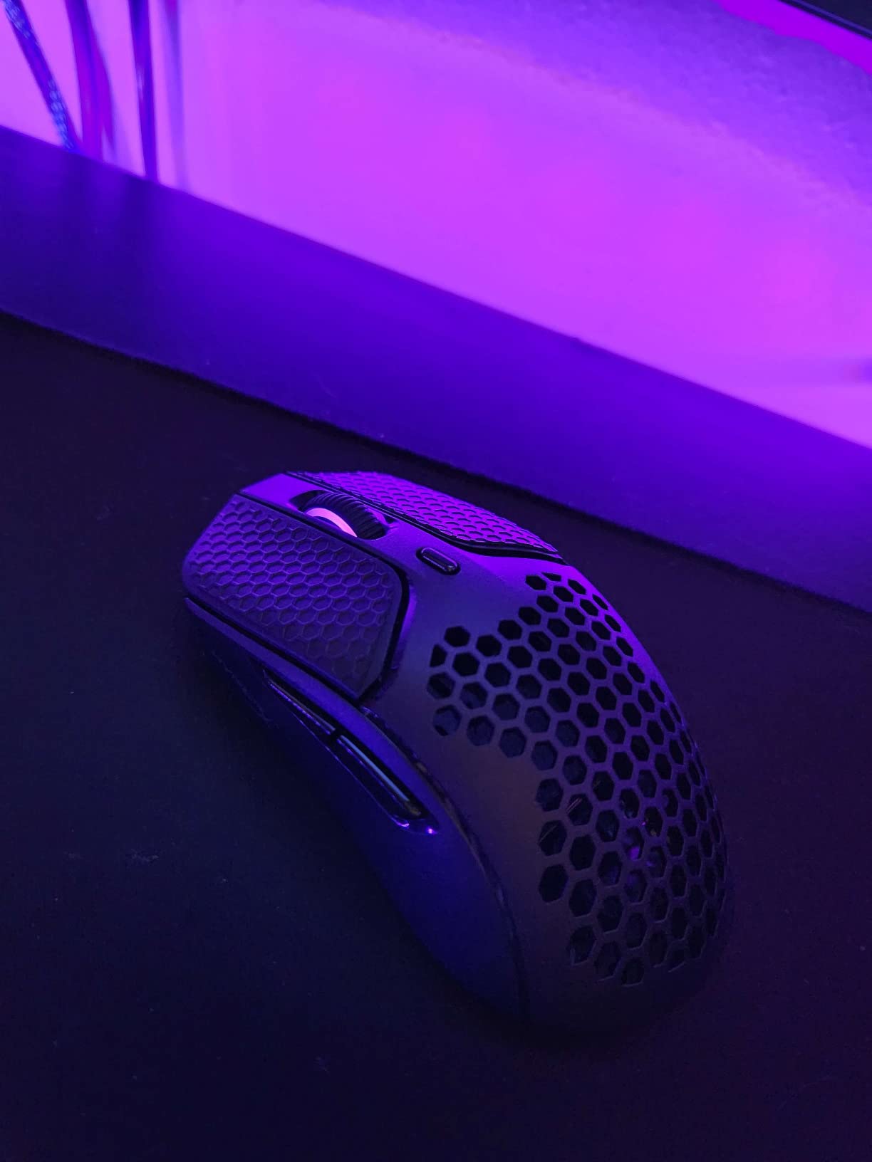 HyperX Pulsefire Haste – Wireless Gaming Mouse – Ultra Lightweight, 61g, 100 Hour Battery Life, 2.4Ghz Wireless, Honeycomb Shell, Hex Design, Up to 16000 DPI, 6 Programmable Buttons – Black, 4P5D7AA - Customer Photo 5