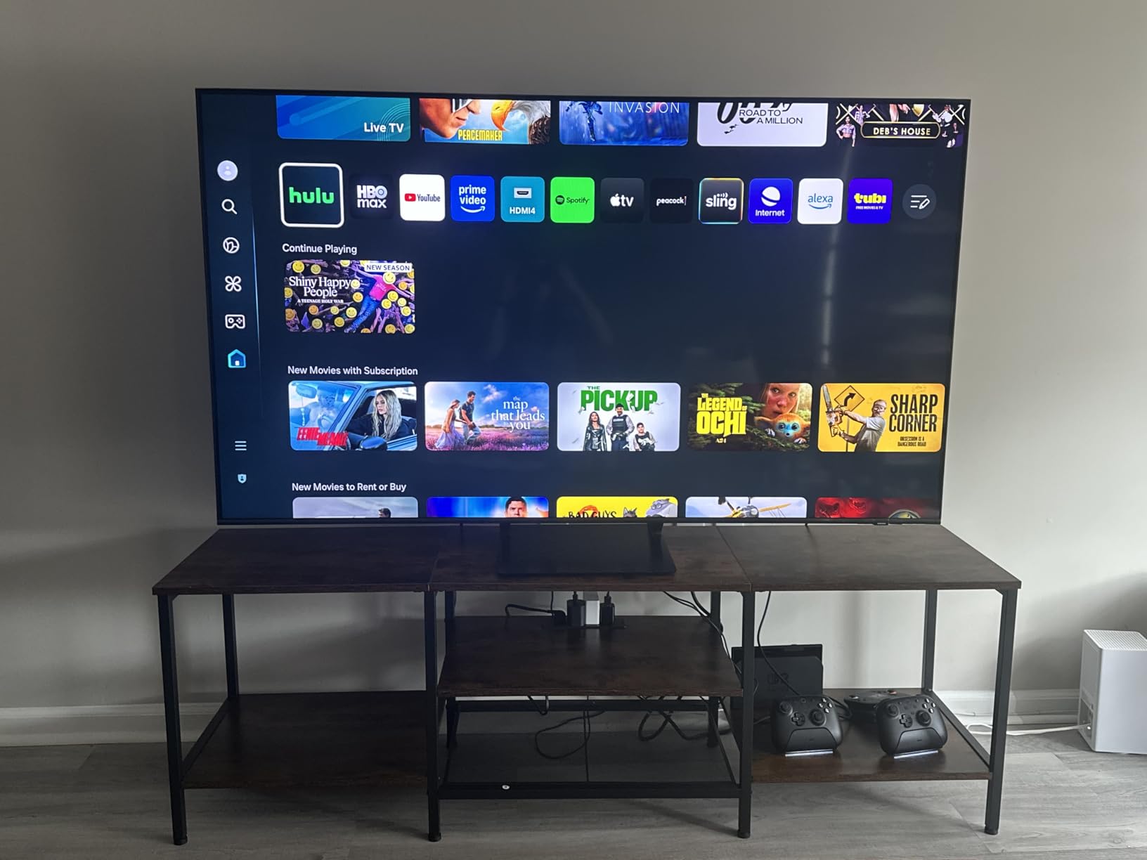 HOOBRO TV Stand with Power Outlets to 65 Inches, TV Console Table with Open Storage Shelves, Industrial Media Entertainment Center for Living Room Bedroom, Rustic Brown and Black BF40DS01 - Customer Photo 1