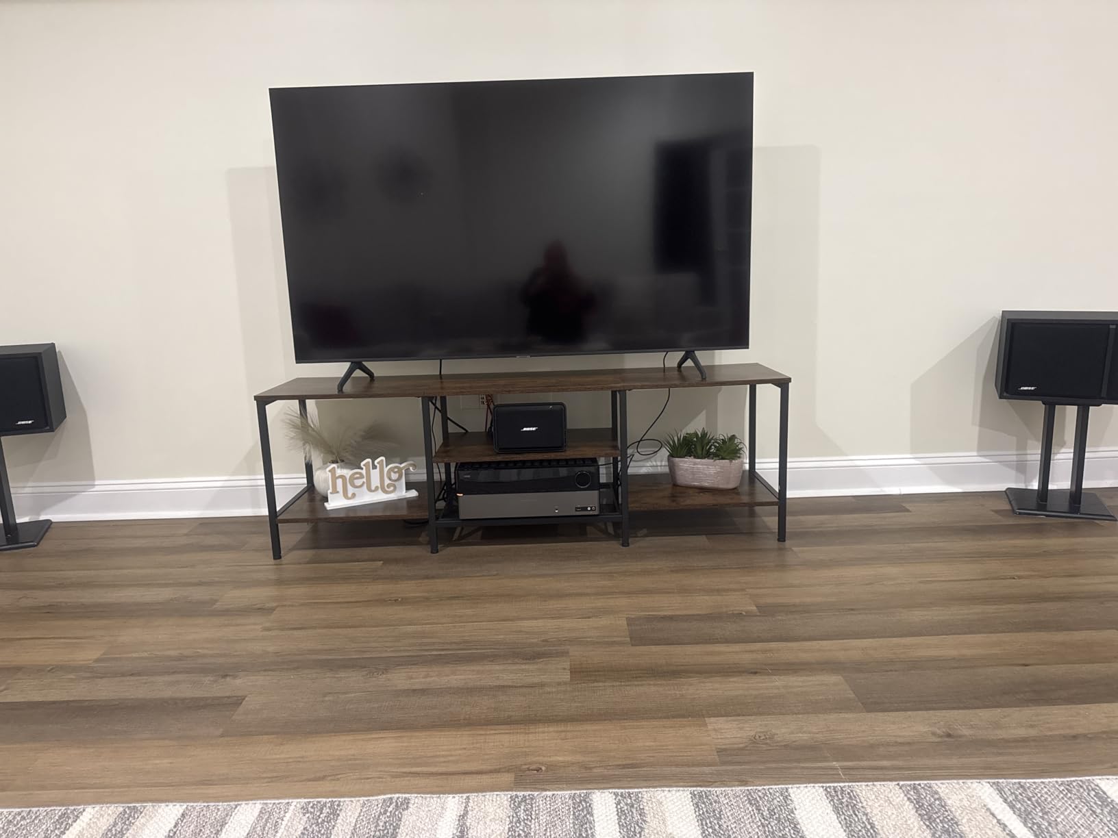 HOOBRO TV Stand with Power Outlets to 65 Inches, TV Console Table with Open Storage Shelves, Industrial Media Entertainment Center for Living Room Bedroom, Rustic Brown and Black BF40DS01 - Customer Photo 2