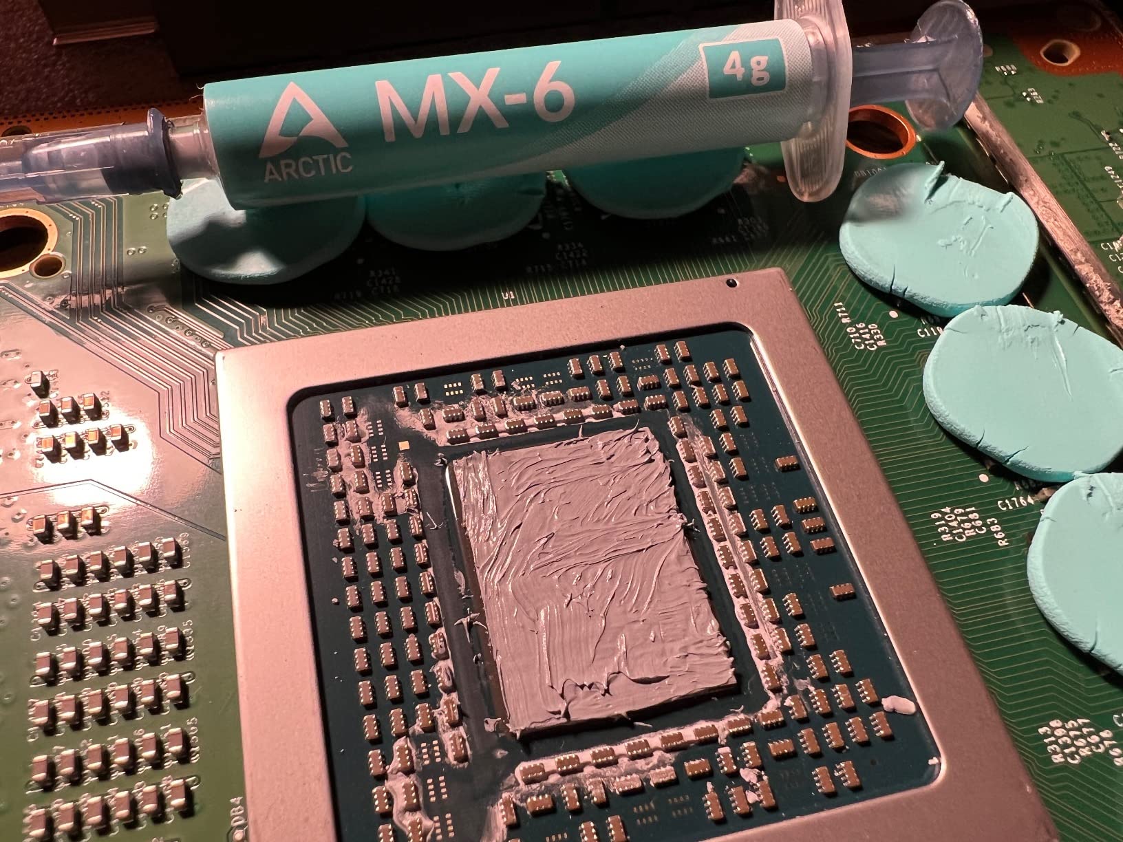 ARCTIC MX-6 (4 g) - Ultimate Performance Thermal Paste for CPU, Consoles, Graphics Cards, laptops, Very high Thermal Conductivity, Long Durability, Non-Conductive Customer Review ARCTIC MX-6 (4 g) - Ultimate Performance Thermal Paste for CPU, Consoles, Graphics Cards, laptops, Very high Thermal Conductivity, Long Durability, Non-Conductive - Customer Photo 3