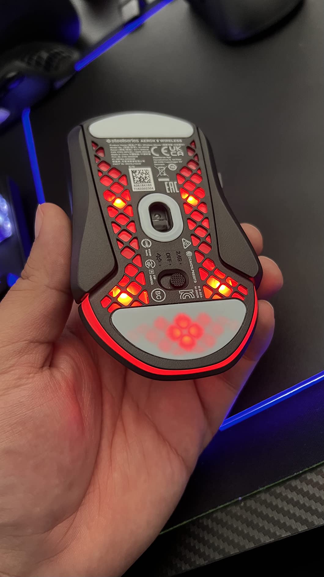 SteelSeries Aerox 9 Wireless - Holey RGB Gaming Mouse - Ultra-lightweight Water Resistant Design - 18 Buttons – Bluetooth/2.4 GHz - 18K DPI TrueMove Air Optical Sensor - Customer Photo 1