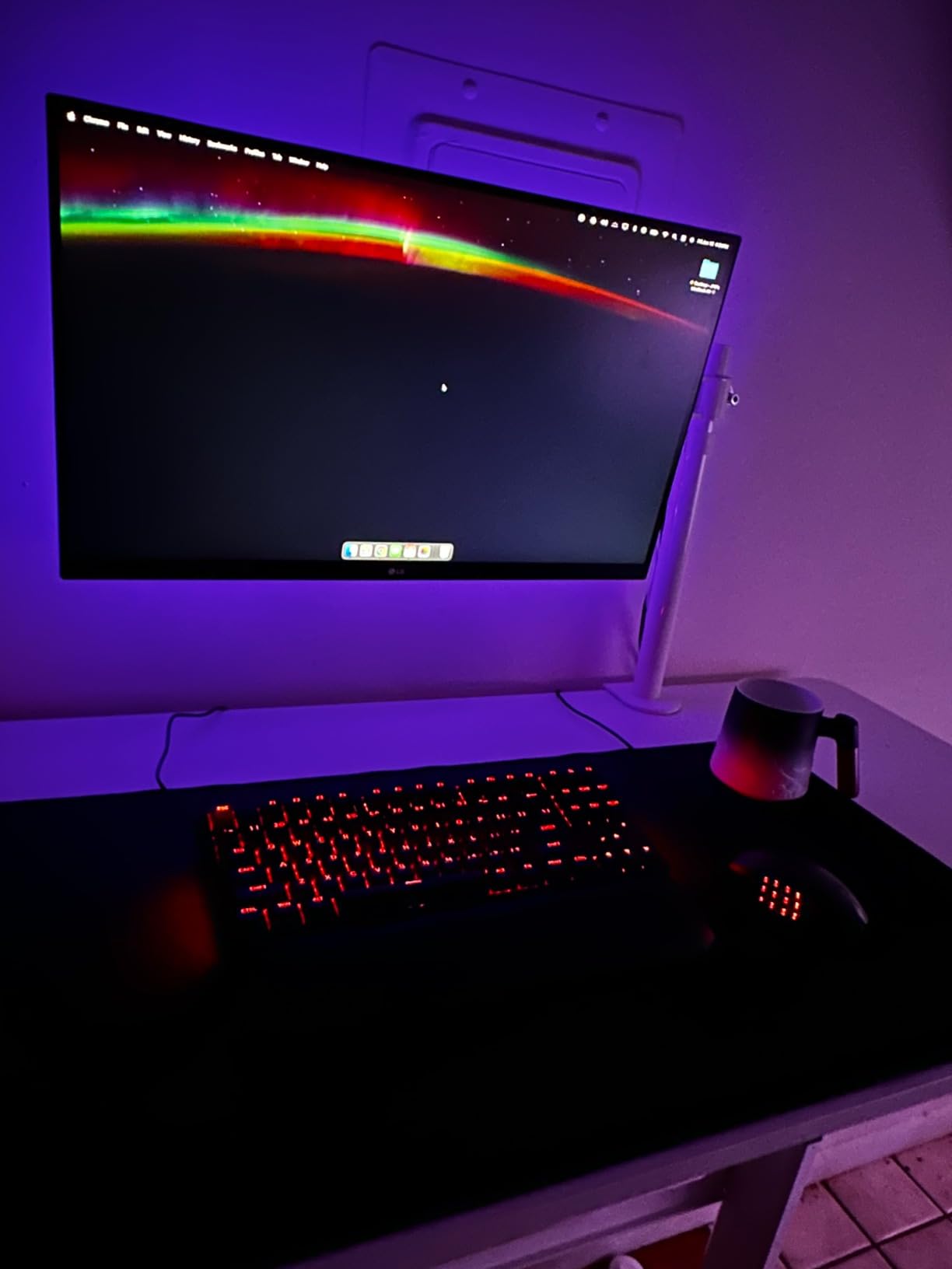 SteelSeries Aerox 9 Wireless - Holey RGB Gaming Mouse - Ultra-lightweight Water Resistant Design - 18 Buttons – Bluetooth/2.4 GHz - 18K DPI TrueMove Air Optical Sensor - Customer Photo 2