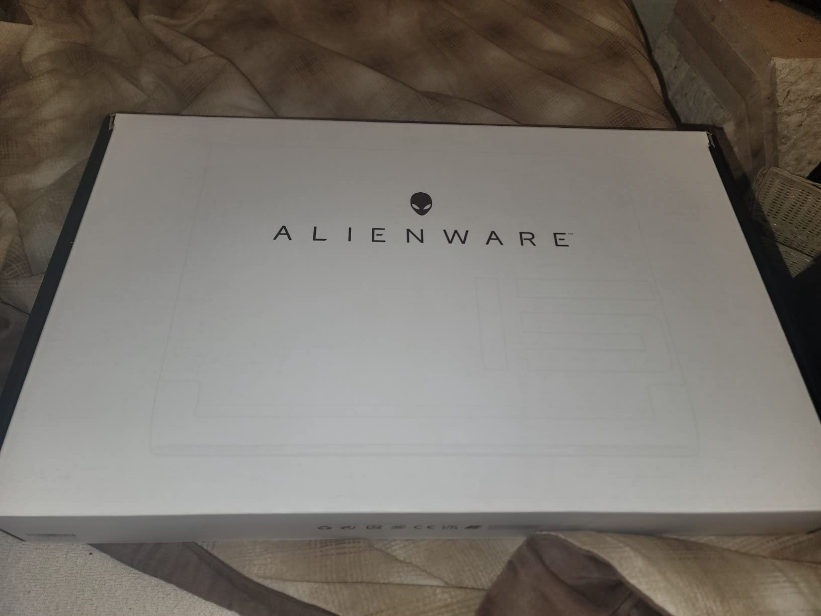 Alienware M15 R6 Gaming Laptop - 15.6-inch FHD (1920 x 1080) 1ms 360Hz Display, Intel Core i7-11800H, 32GB DDR4 RAM, 1TB SSD, NVIDIA RTX 3070 8GB Graphics, Windows 11 Home - Black - Customer Photo 2
