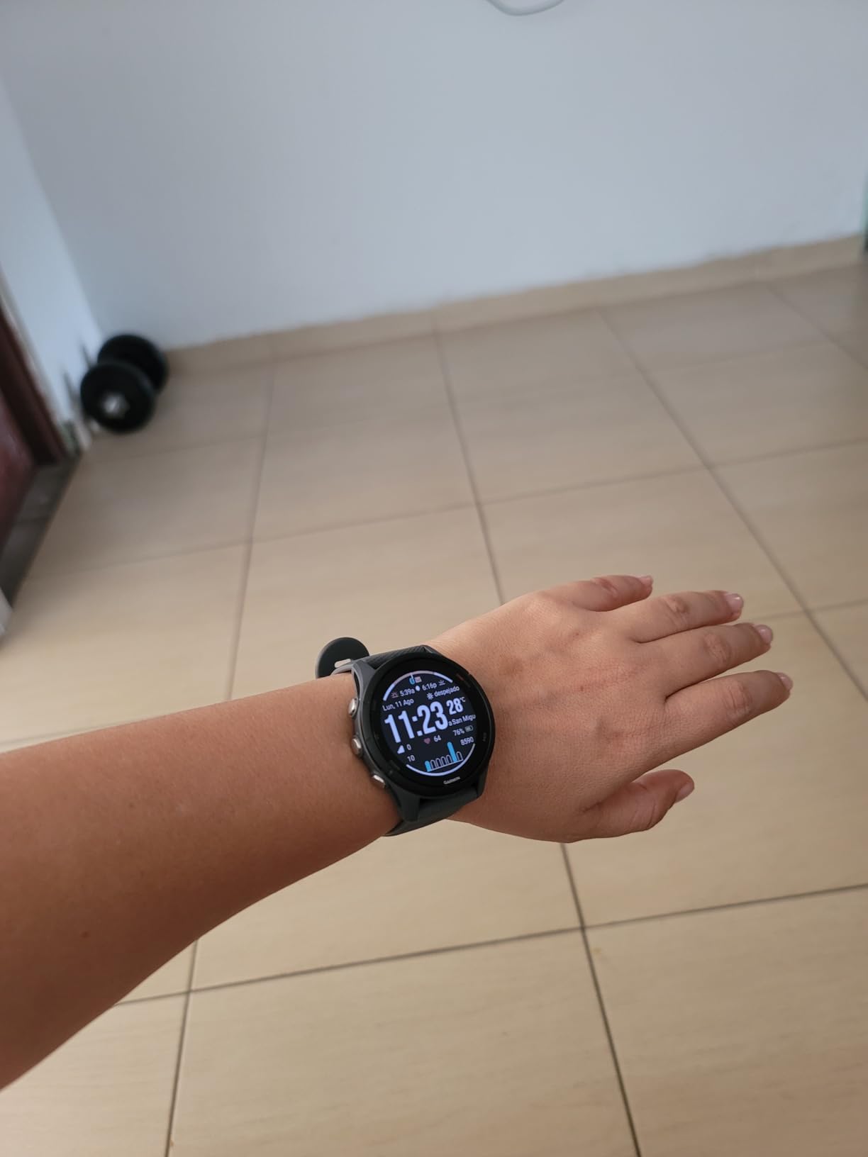 Garmin Forerunner® 255 Music, GPS Running Smartwatch with Music, Advanced Insights, Long-Lasting Battery, White - Customer Photo 2