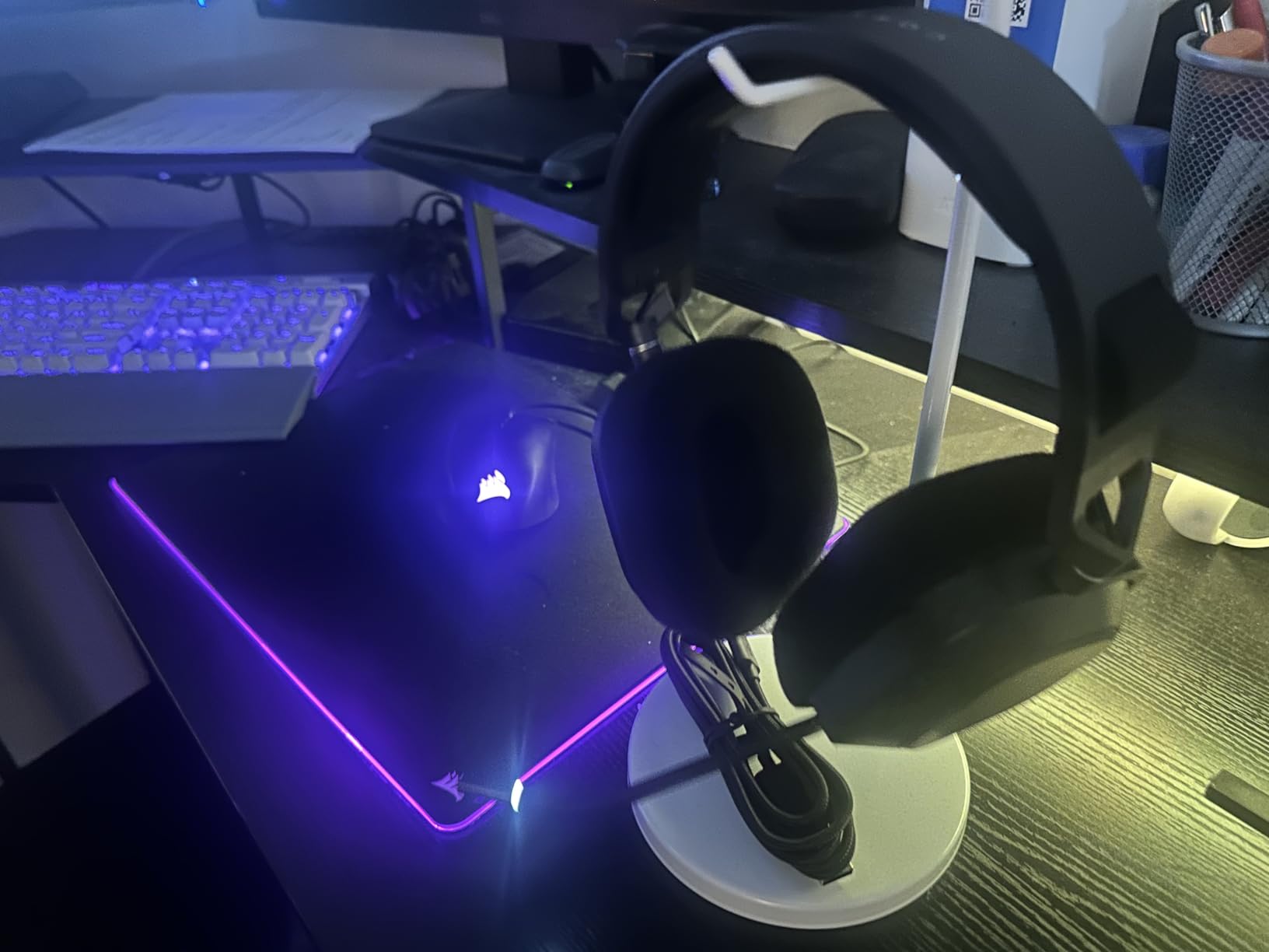Corsair HS80 RGB USB Premium Gaming Headset with Dolby Audio 7.1 Surround Sound (Broadcast-Grade Omni-Directional Microphone, Memory Foam Earpads, High-Fidelity Sound, Durable Construction) Carbon - Customer Photo 2